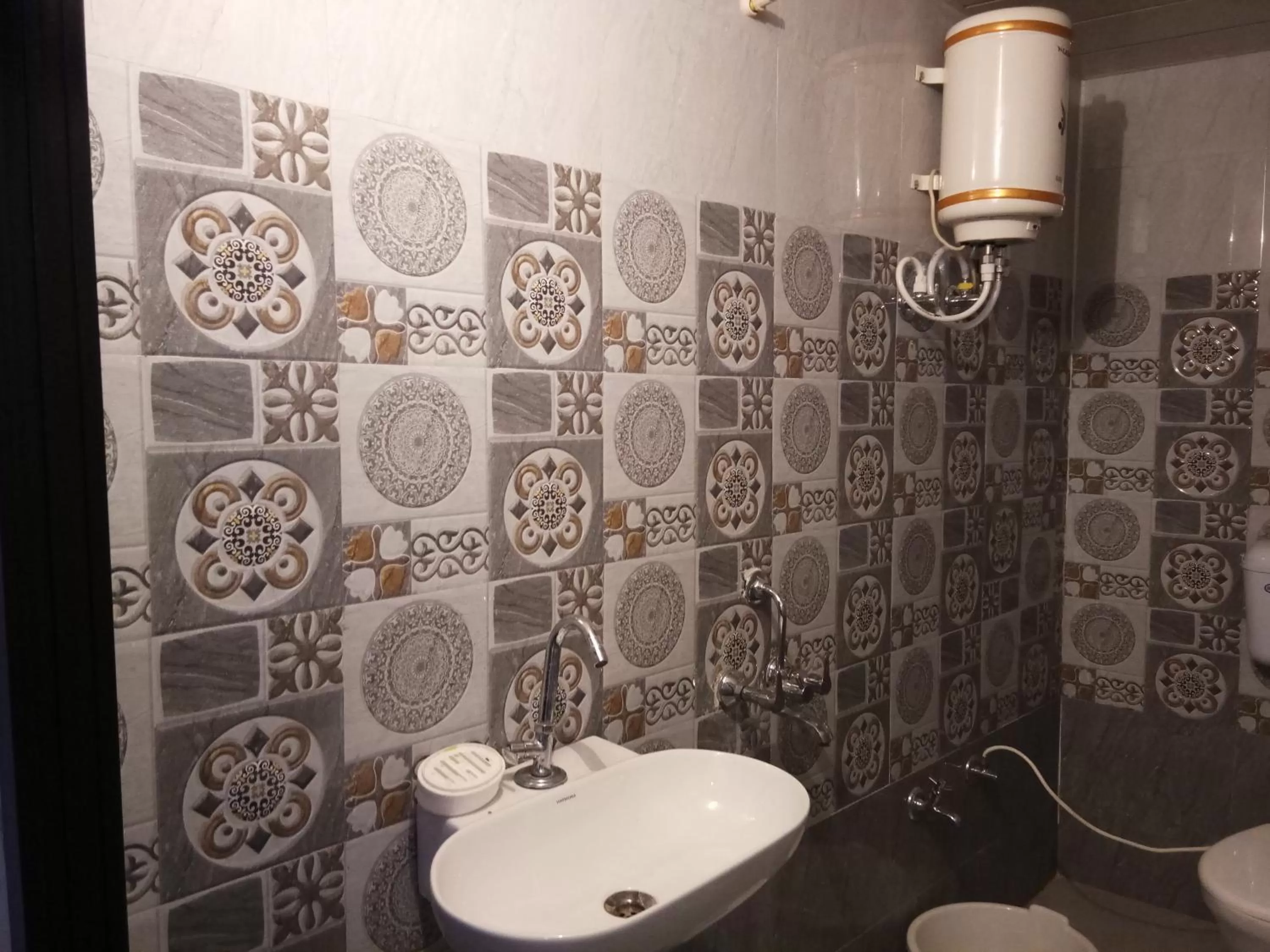 Bathroom in Haveli Taragarh Palace