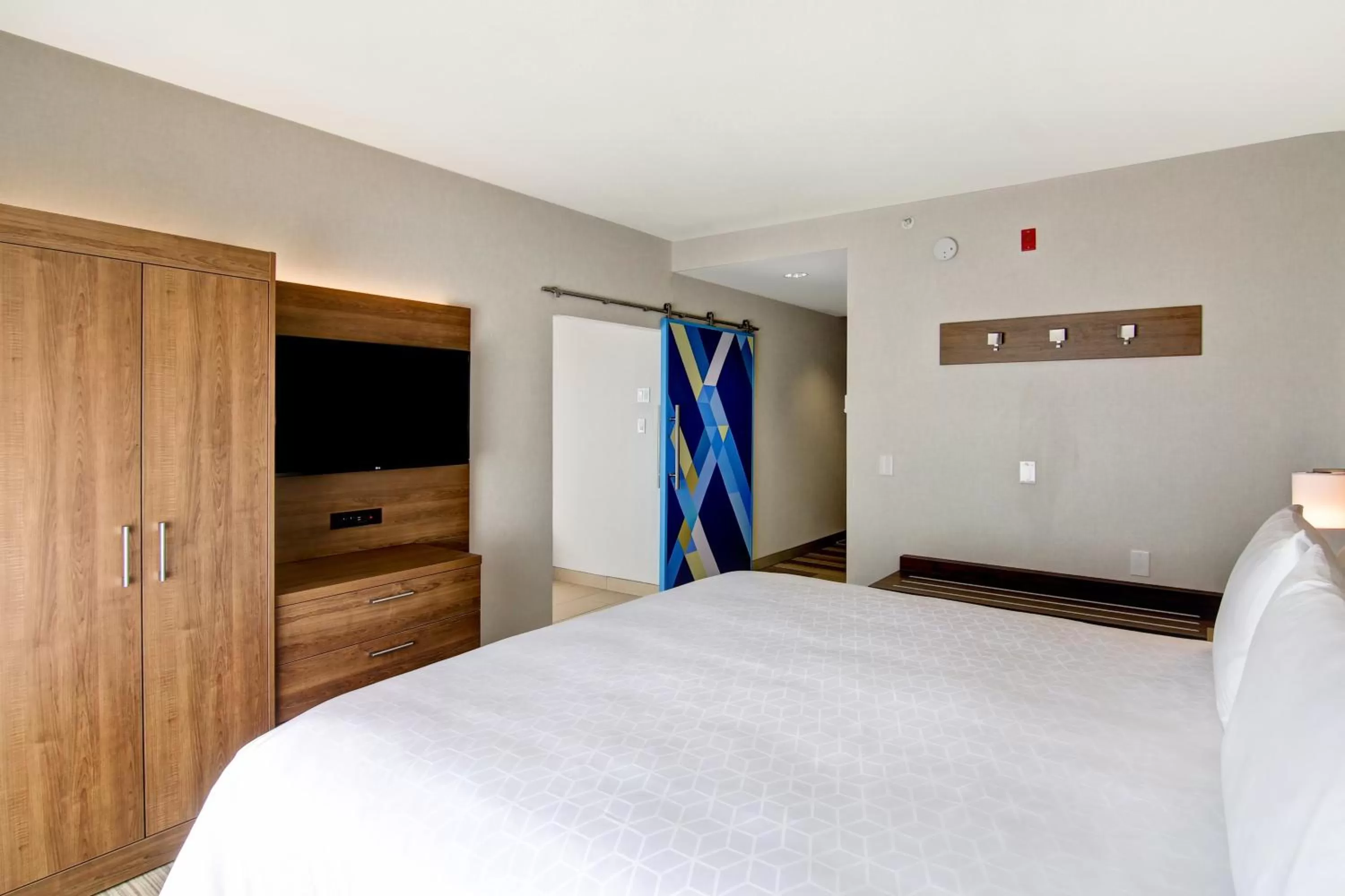 Photo of the whole room, Bed in Holiday Inn Express Hotel & Suites Toronto - Markham by IHG