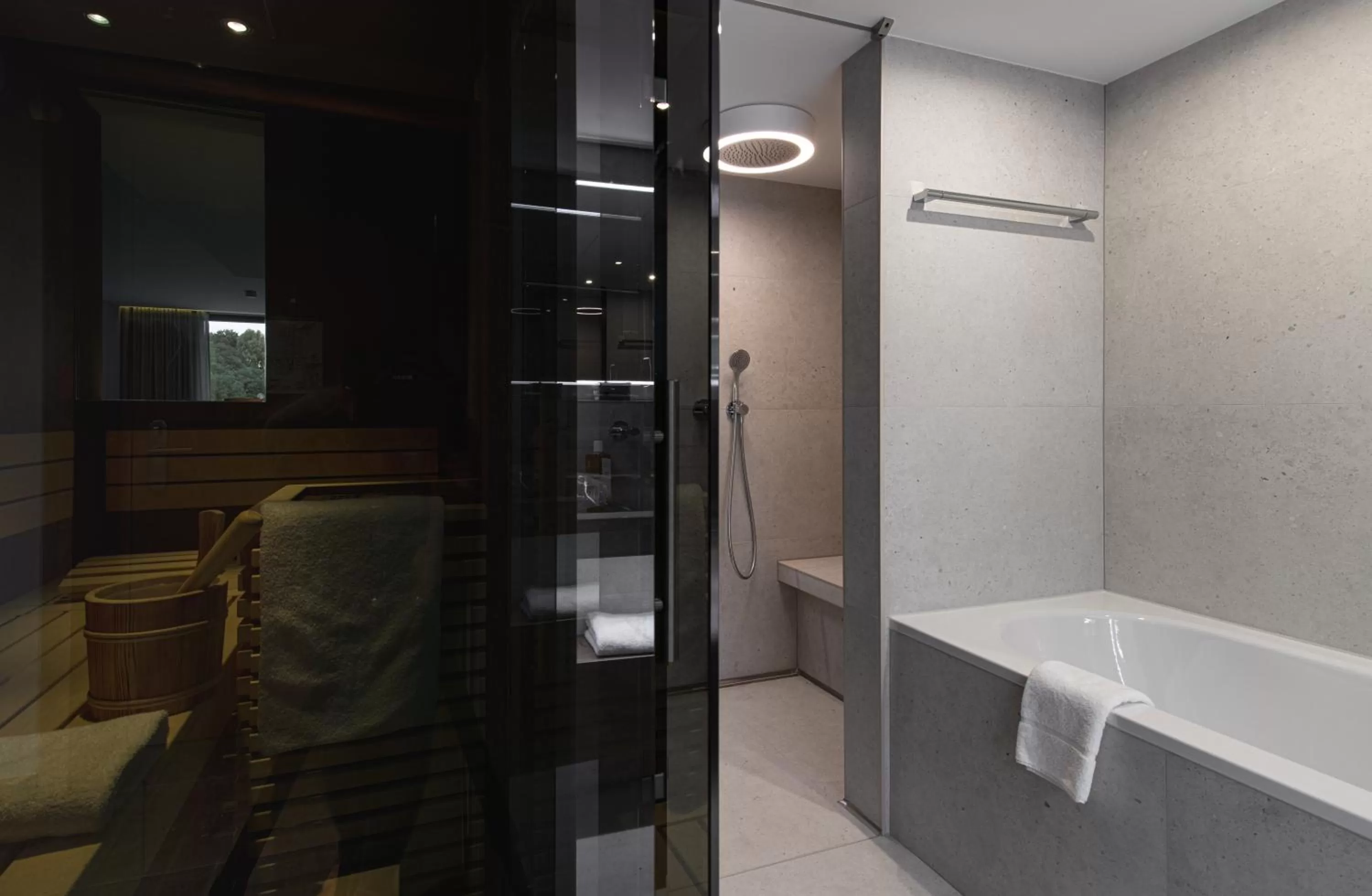 Bathroom in Hotel VierJahreszeiten am Seilersee