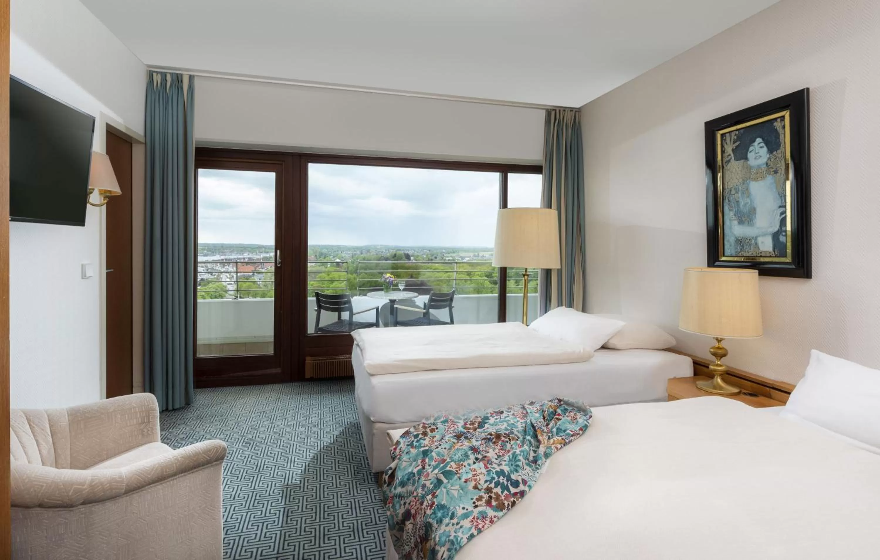 Photo of the whole room, Bed in Maritim Strandhotel Travemünde