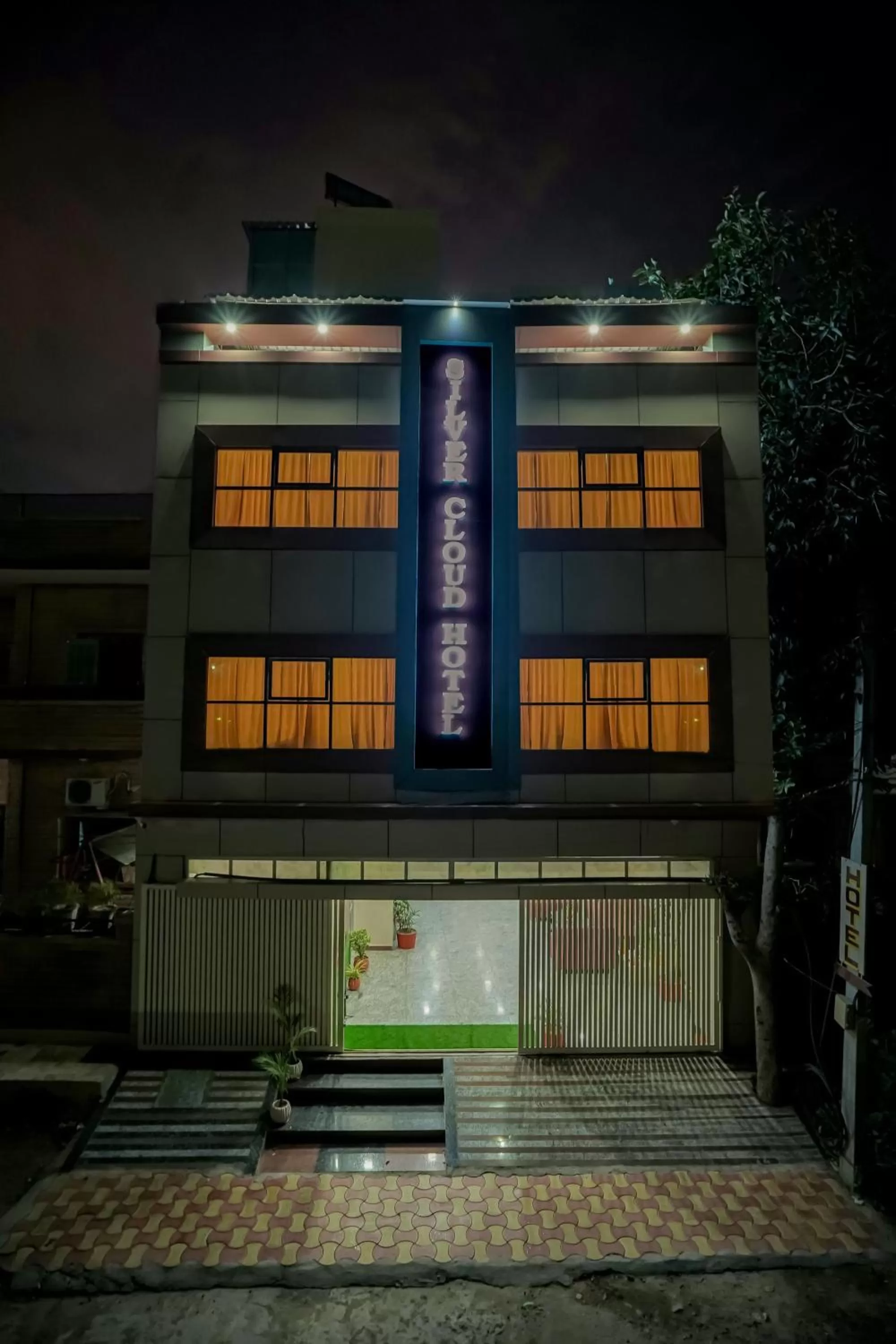 Property building in Hotel Silver Cloud