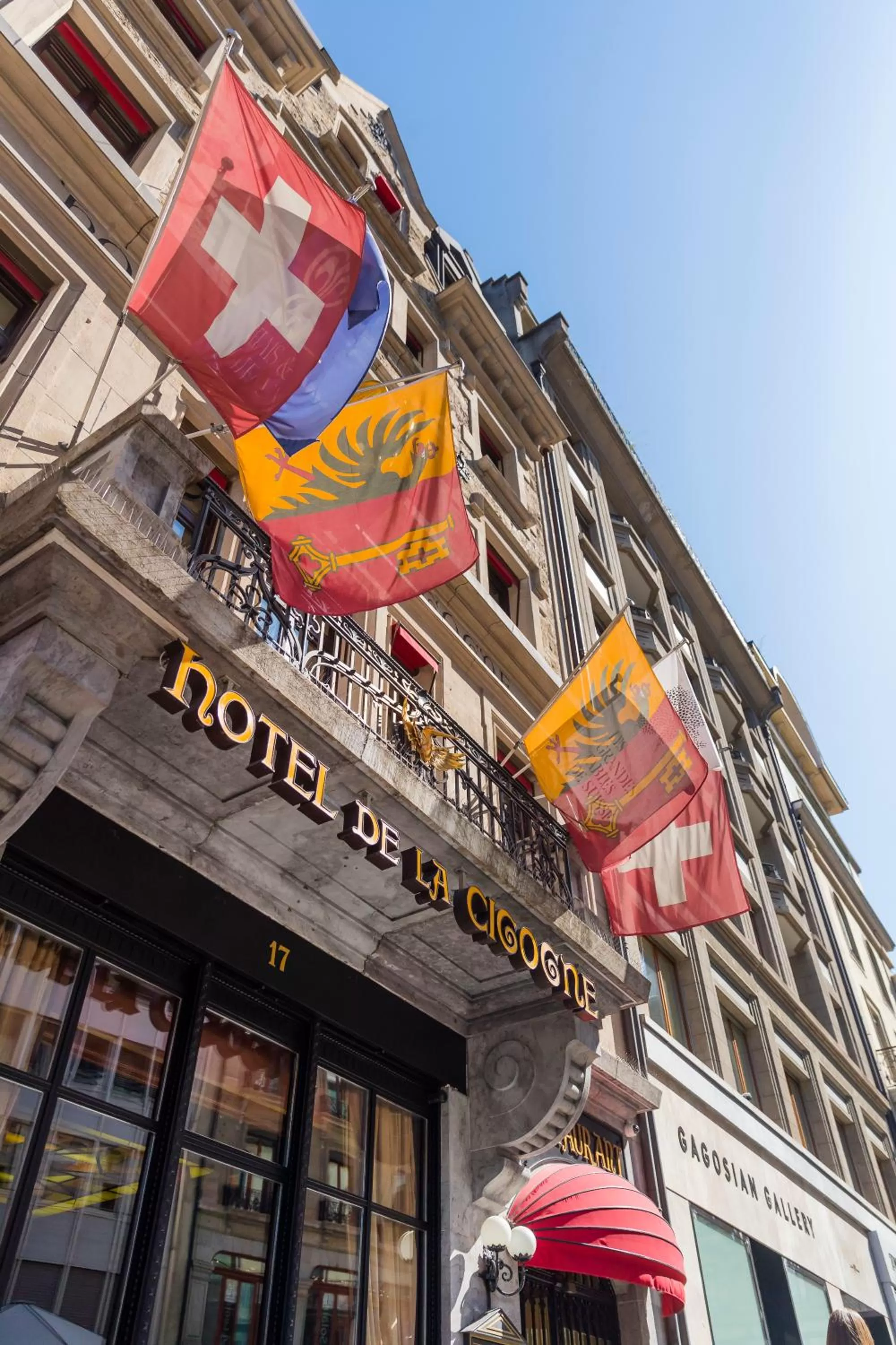 Facade/entrance in Hôtel de la Cigogne