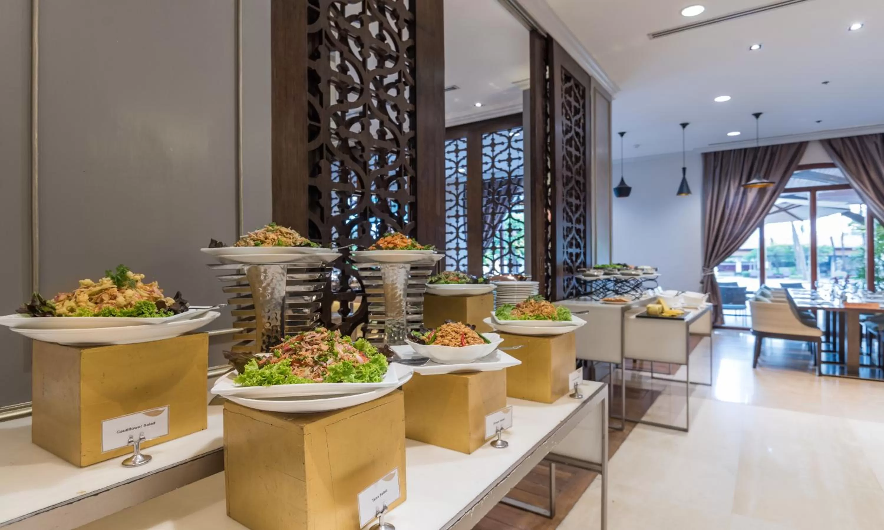 Restaurant/places to eat in Chatrium Hotel Royal Lake Yangon