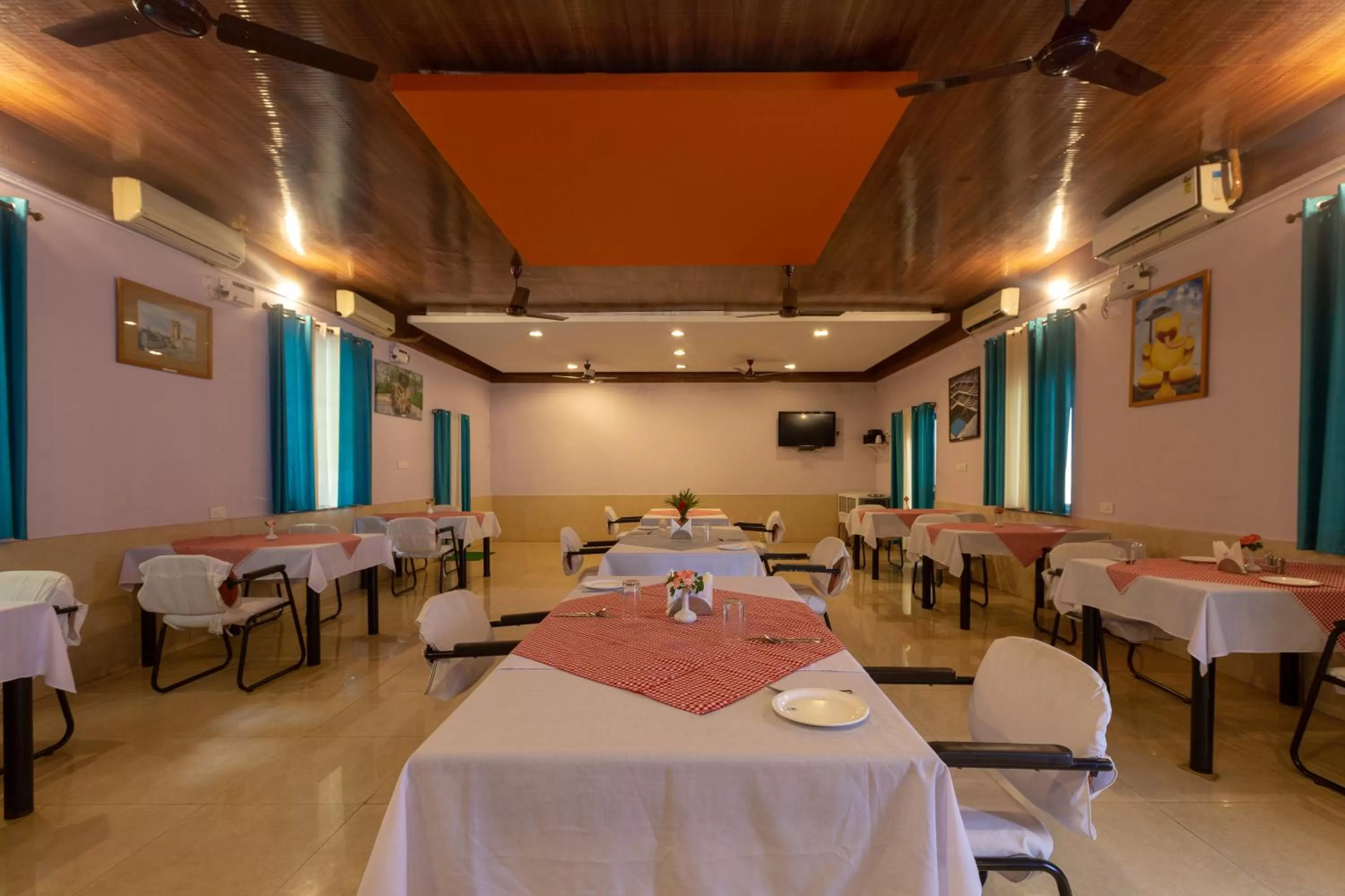 Restaurant/Places to Eat in KSTDC Hotel Mayura Bhuvaneshwari Kamalapur