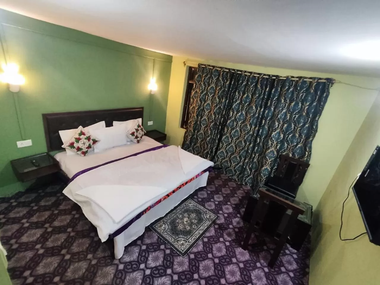 Bedroom, Bed in Dreamland Cottage