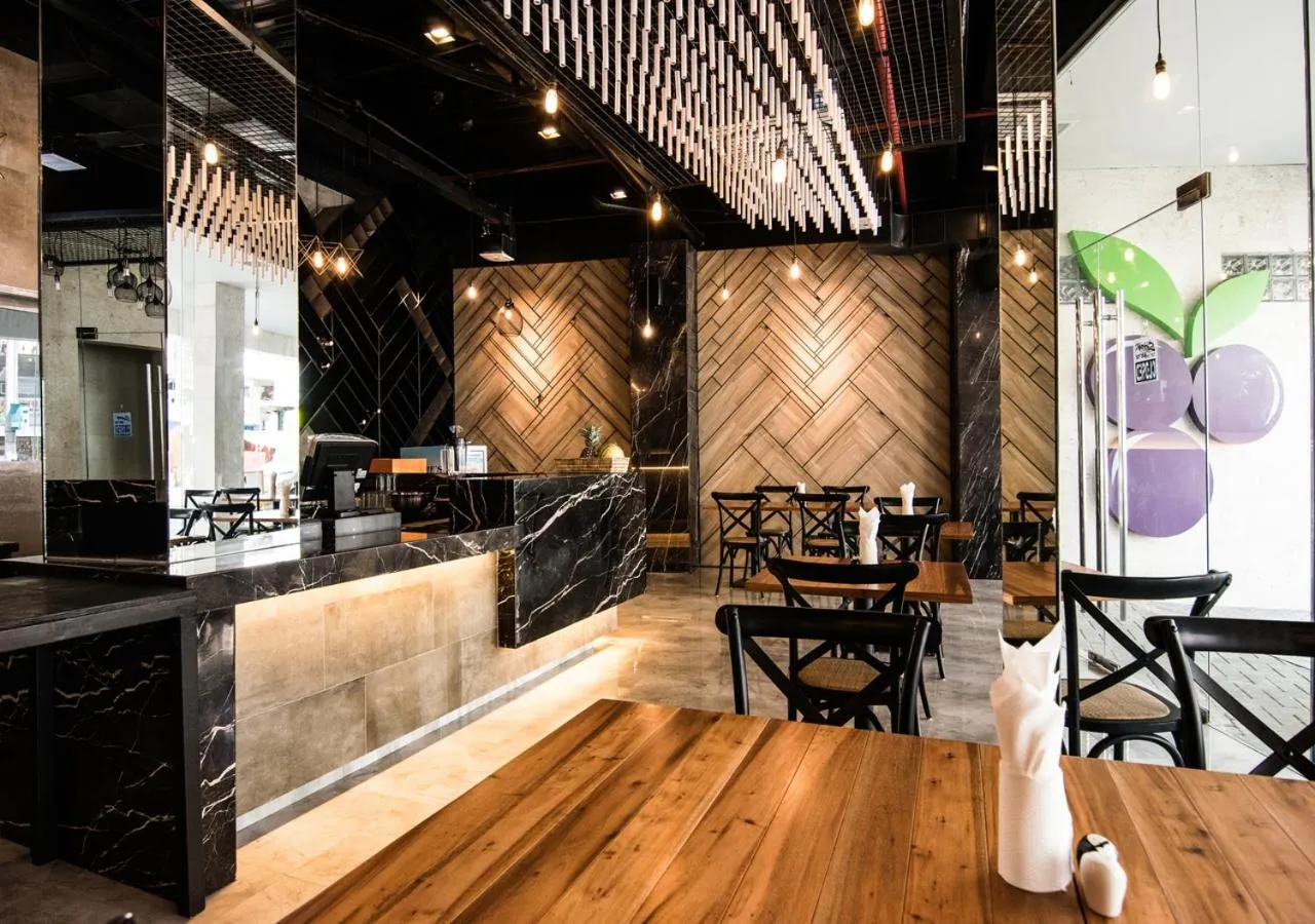 Restaurant/places to eat in Goldberry Lite Hotel