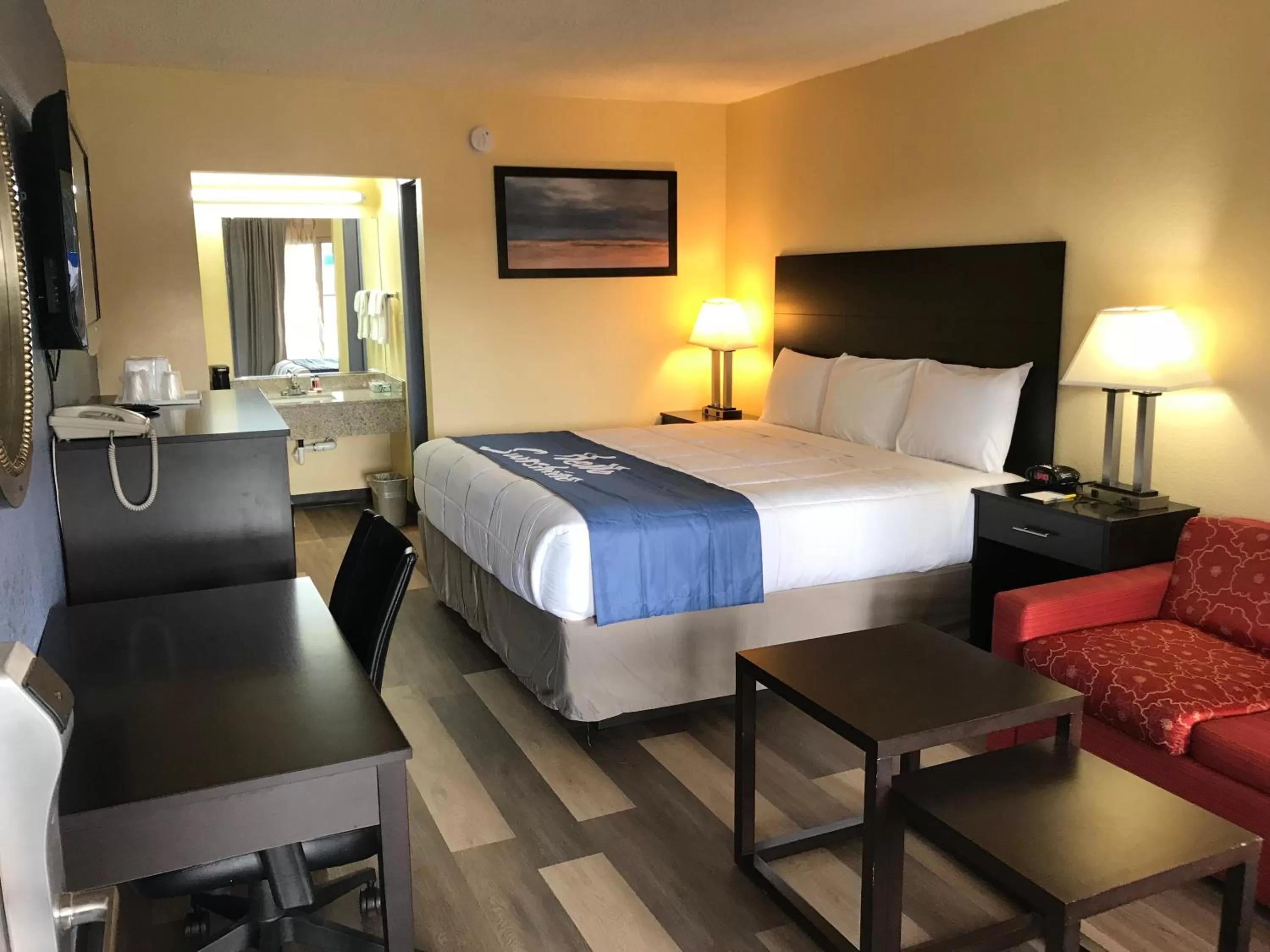 Bedroom, Bed in Days Inn by Wyndham Greensboro Airport