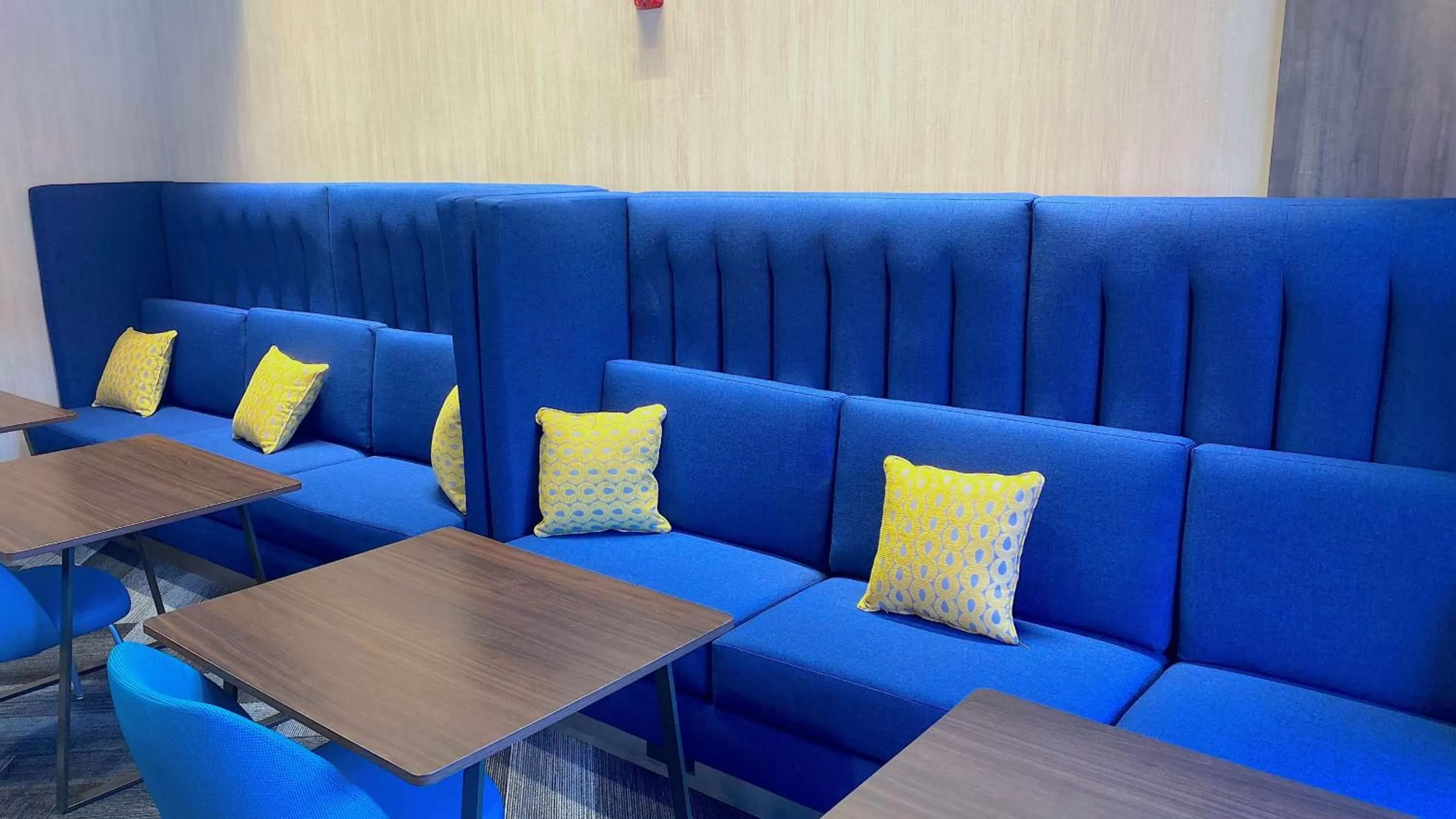 Lobby or reception in Tru By Hilton Baltimore Harbor East