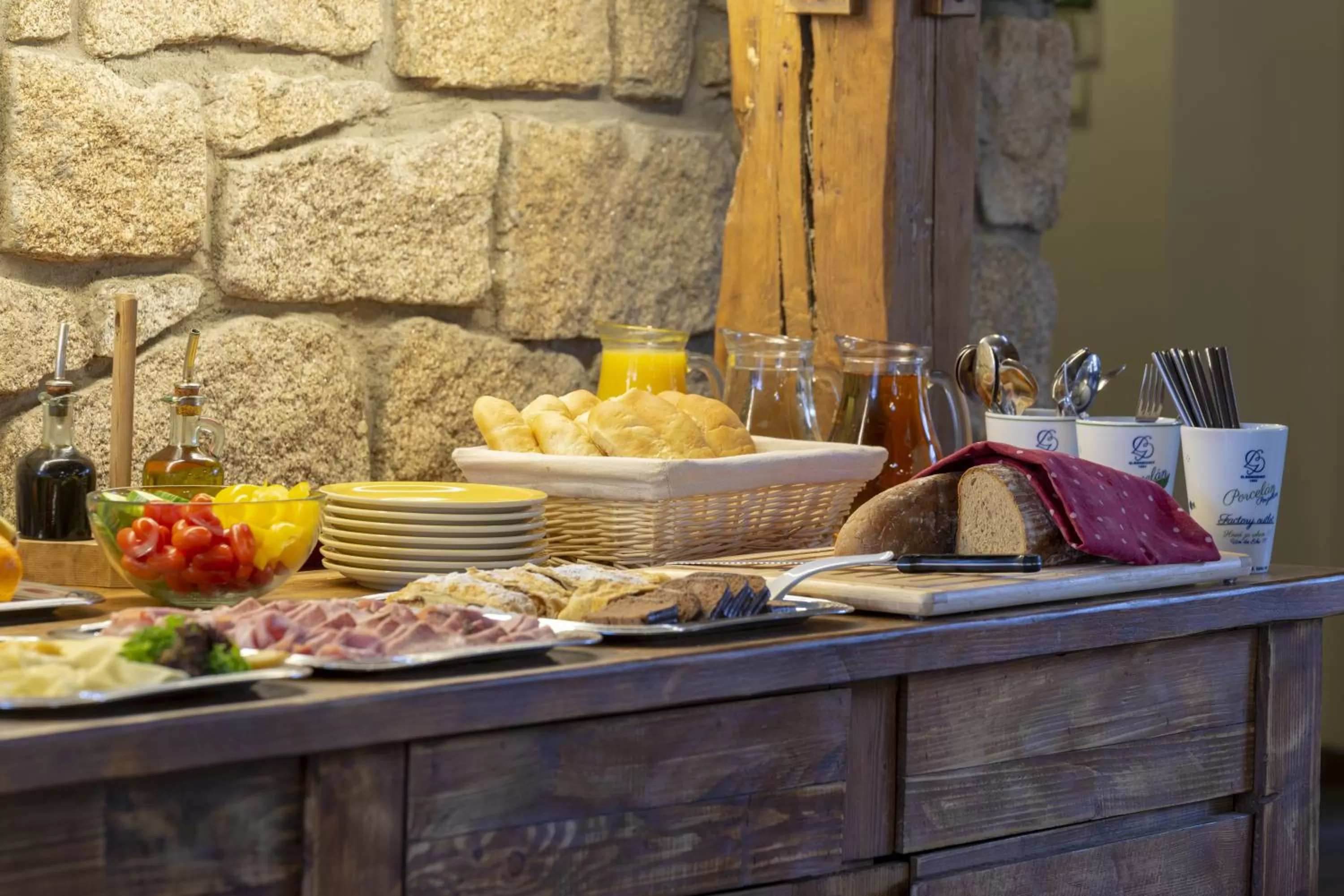 Breakfast in Hotel U Simla