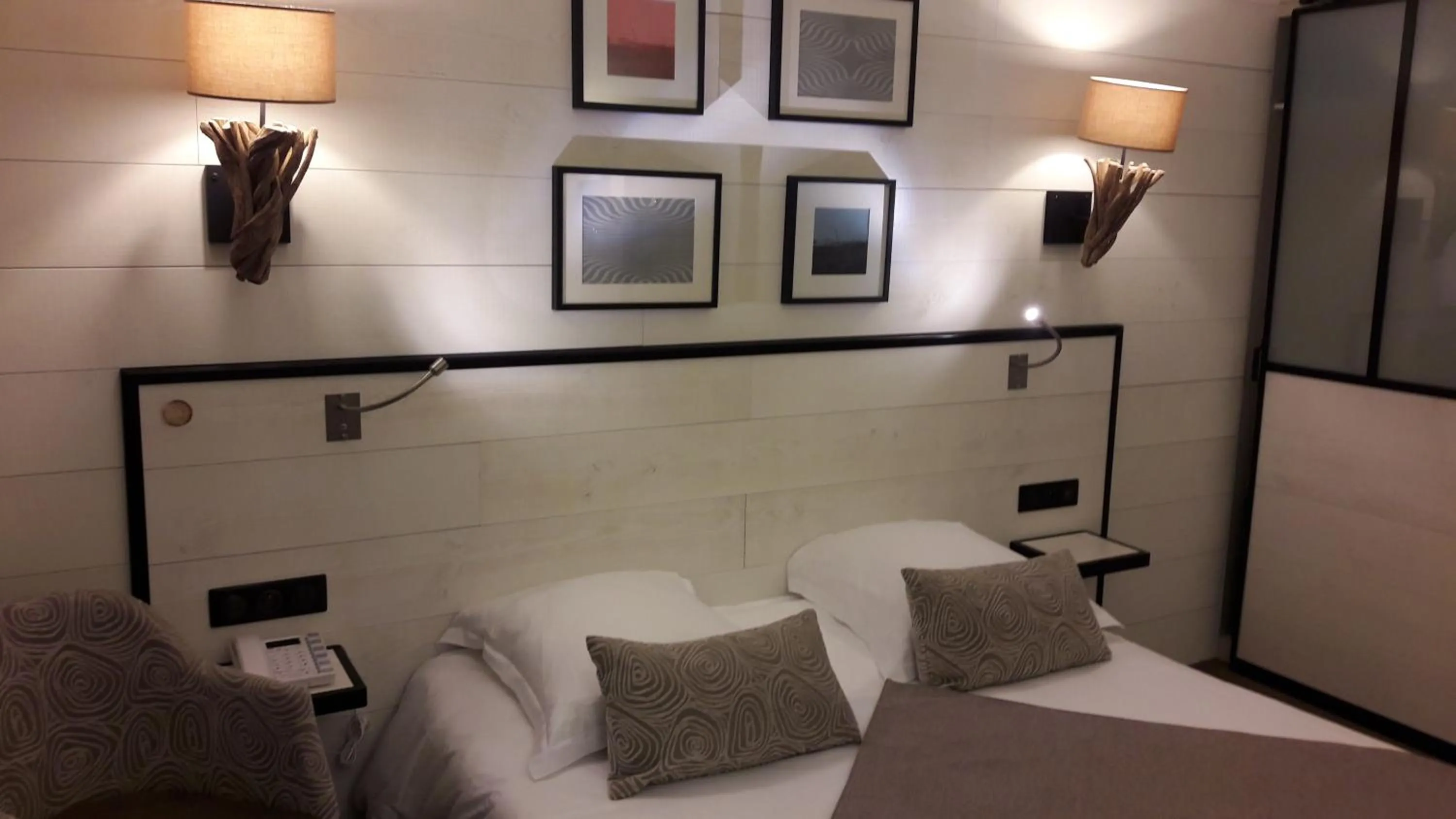 Photo of the whole room in Hôtel Les Brises