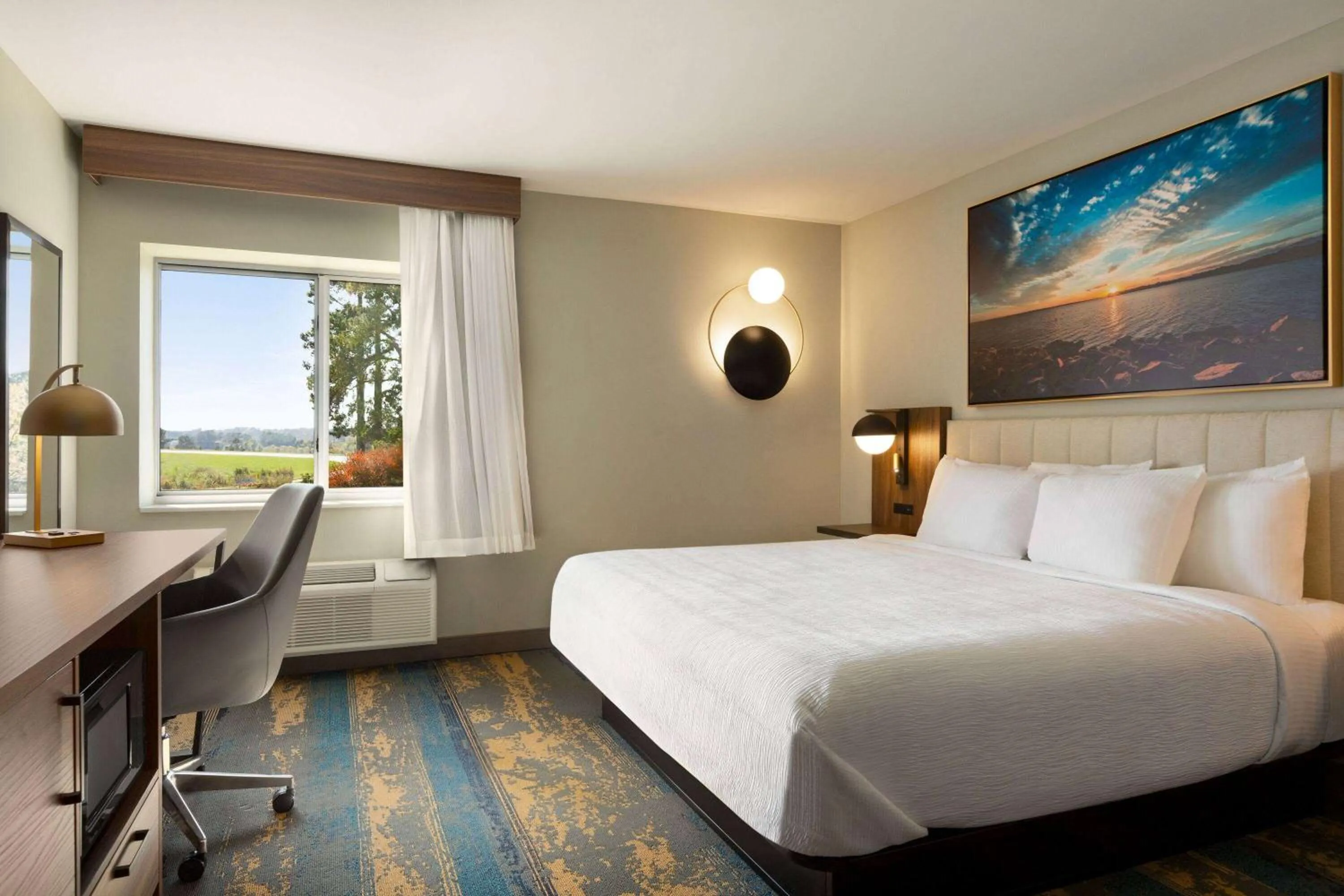 Photo of the whole room, Bed in La Quinta Inn by Wyndham Columbia NE Fort Jackson