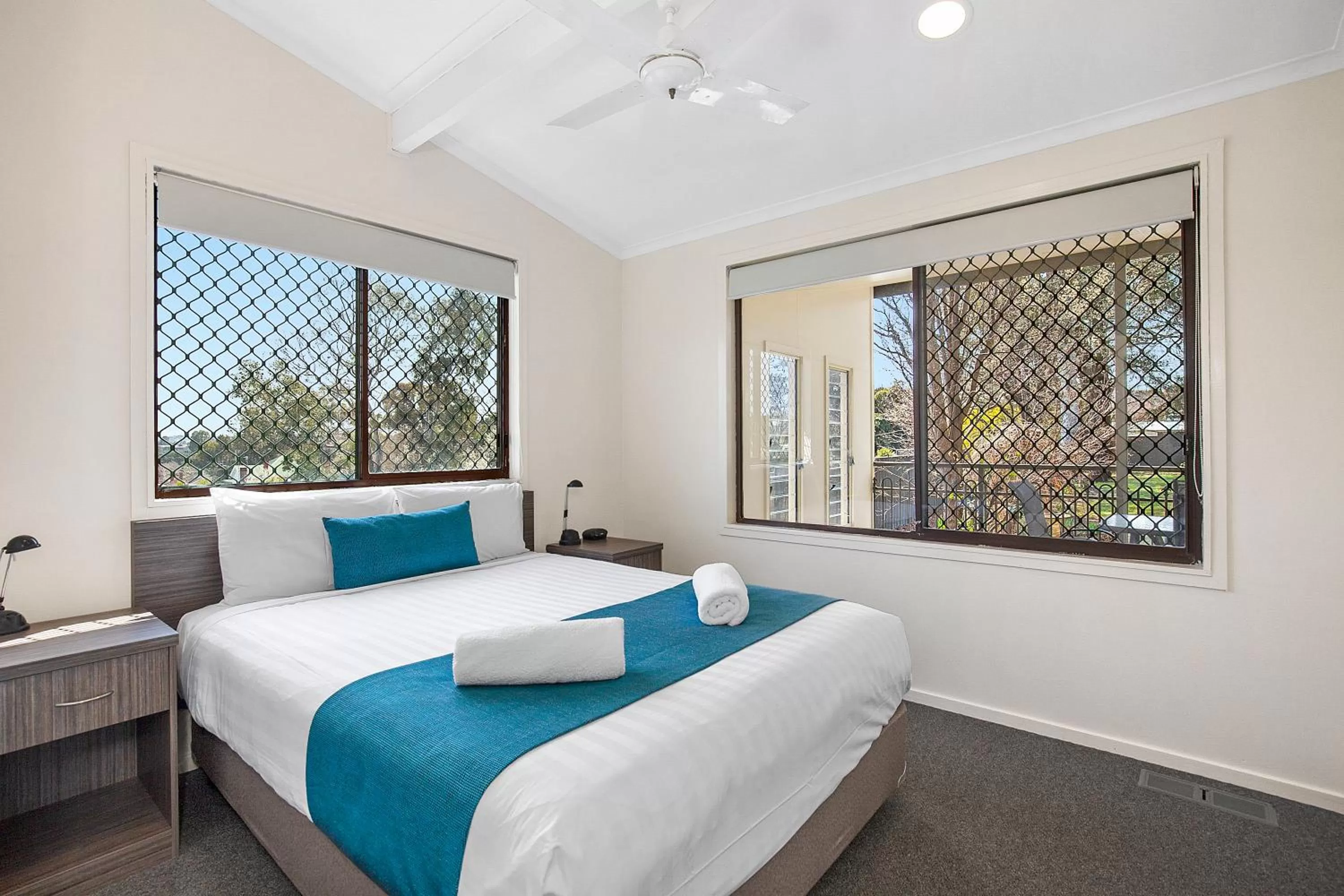 Bedroom, Bed in Thunderbird Motel Yass