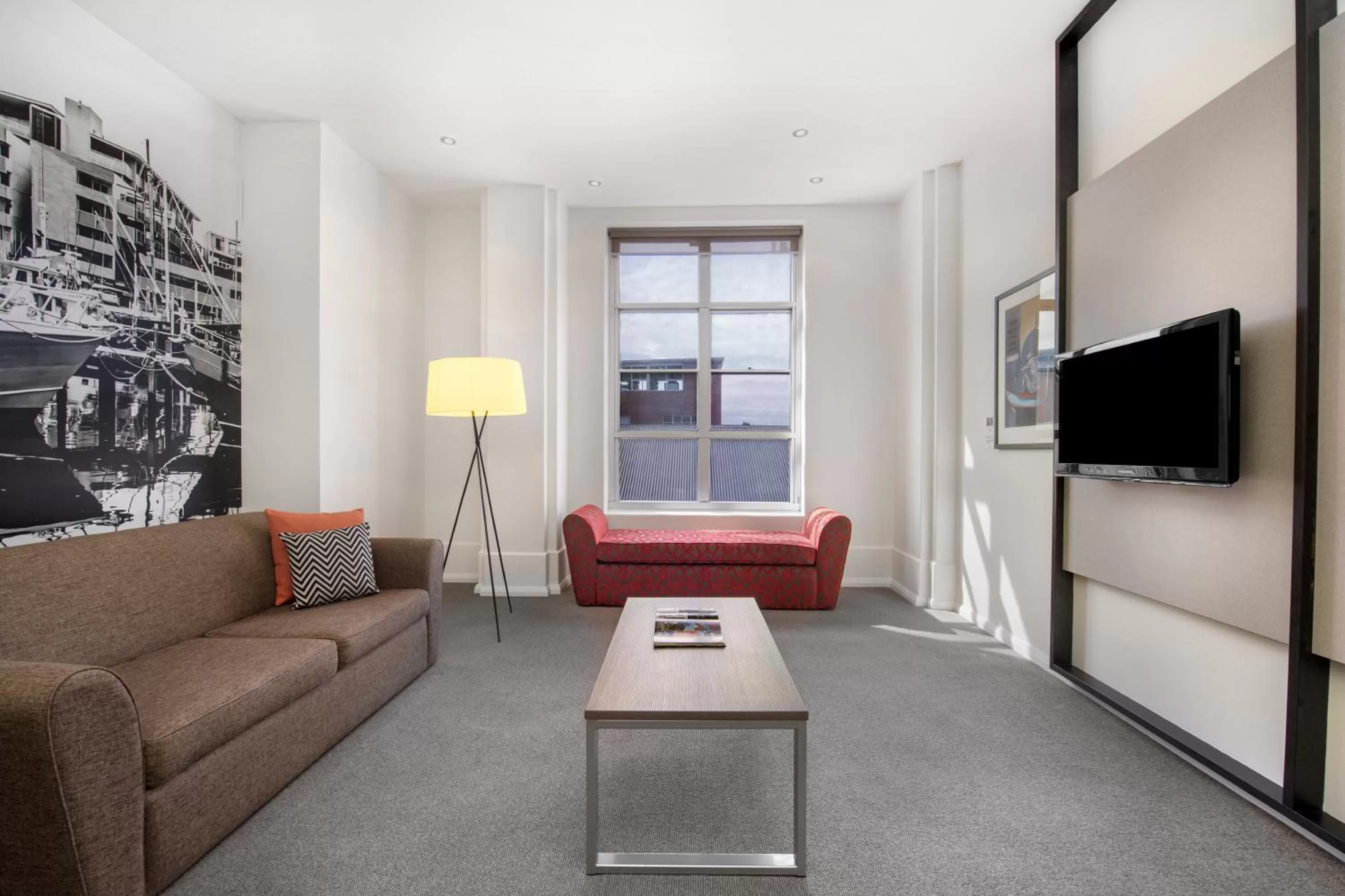 TV and multimedia in Mantra One Sandy Bay Road