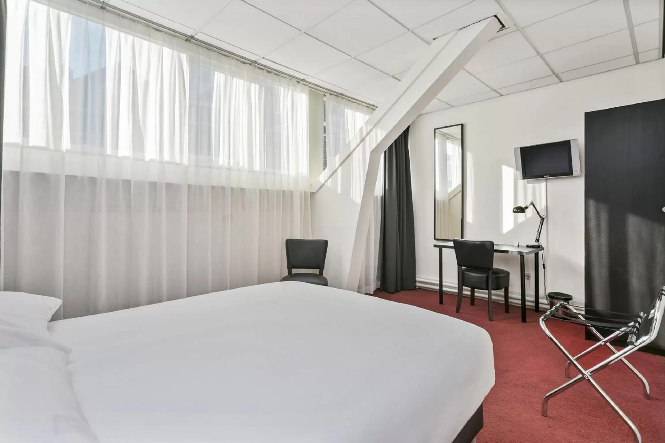 Decorative detail, Bed in Crown Inn