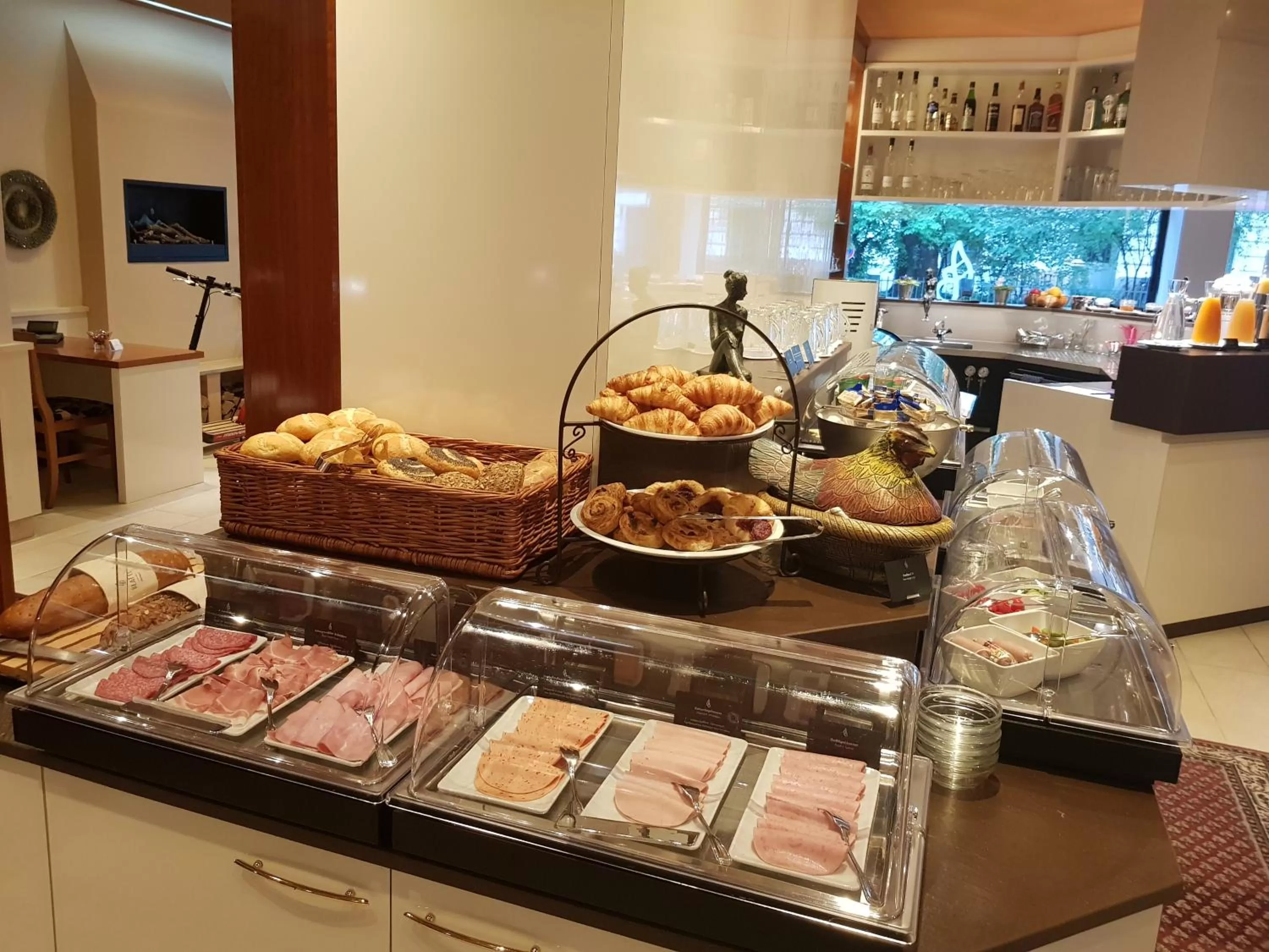 Breakfast in Hotel Altmünchen by Blattl