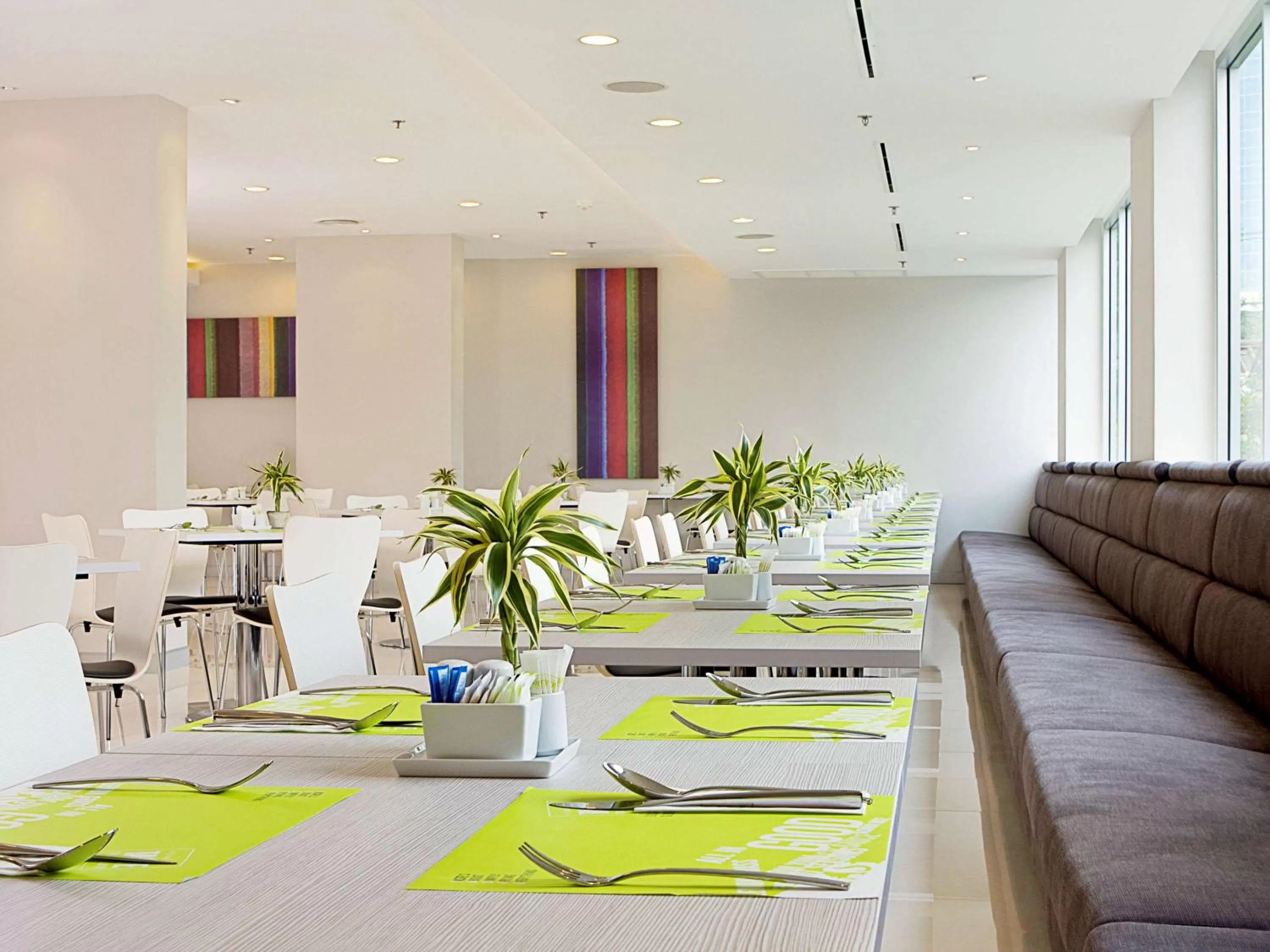 Restaurant/places to eat in ibis Bangkok Sathorn