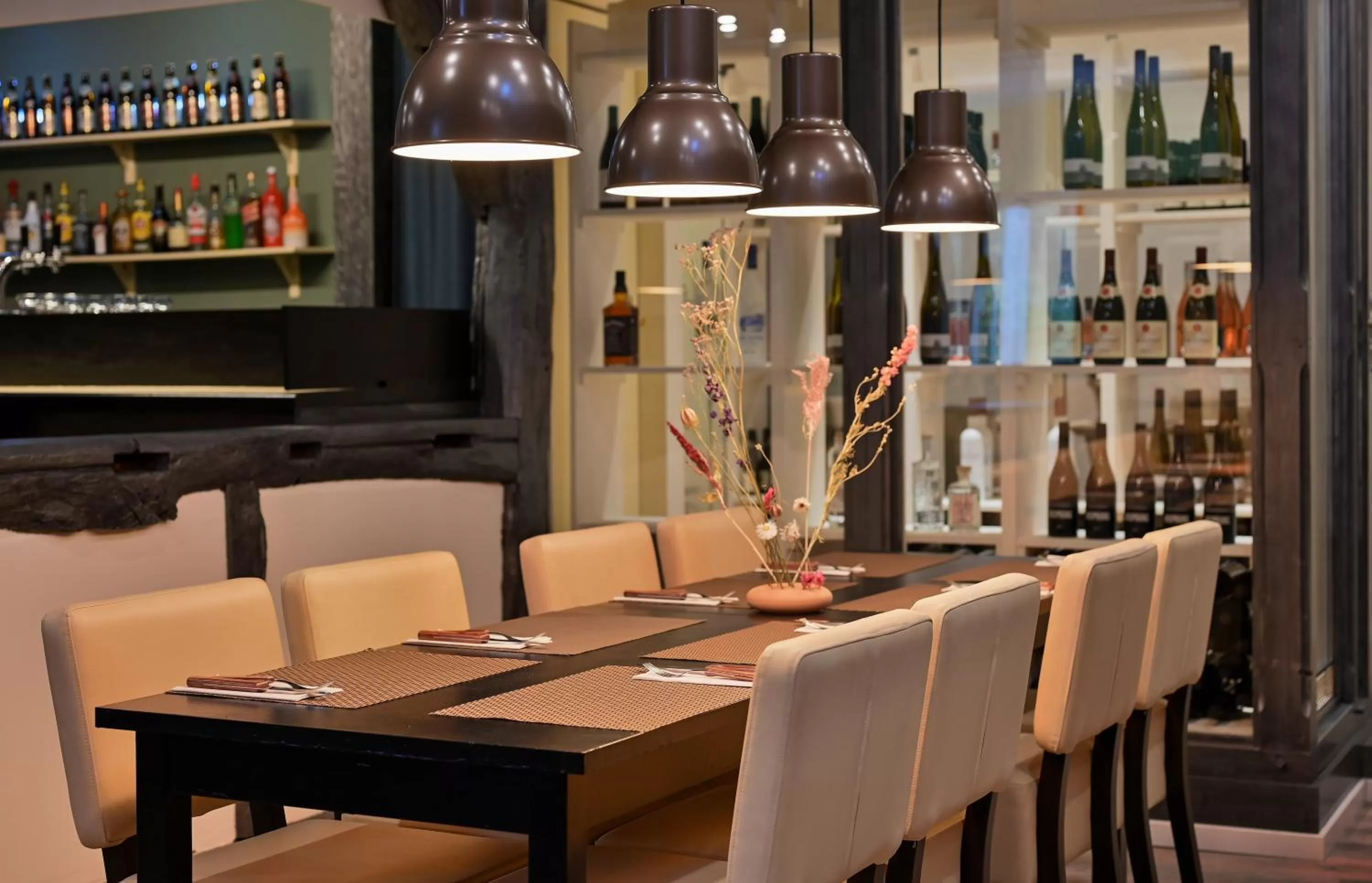 Restaurant/places to eat in Four Stars by City Hotel