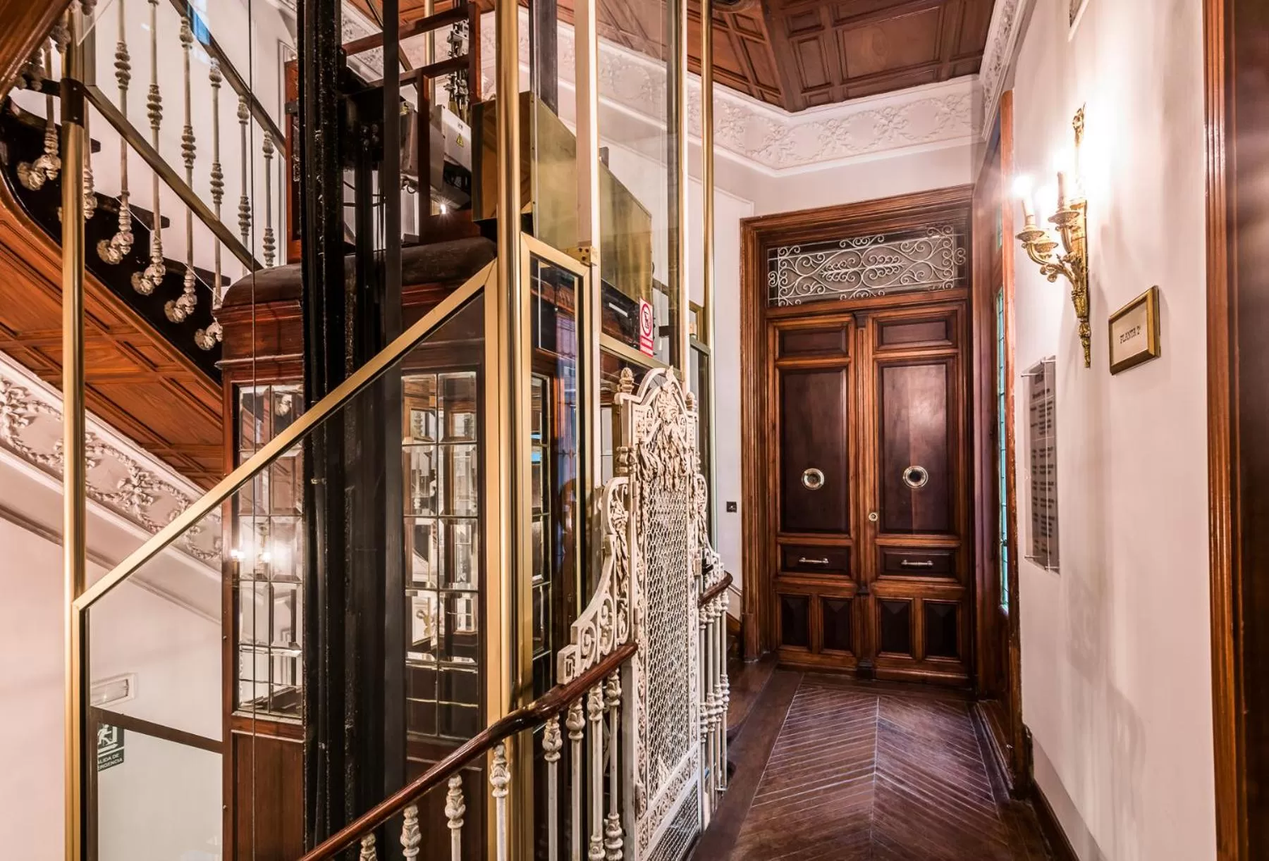 Decorative detail in Intelier Palacio San Martin