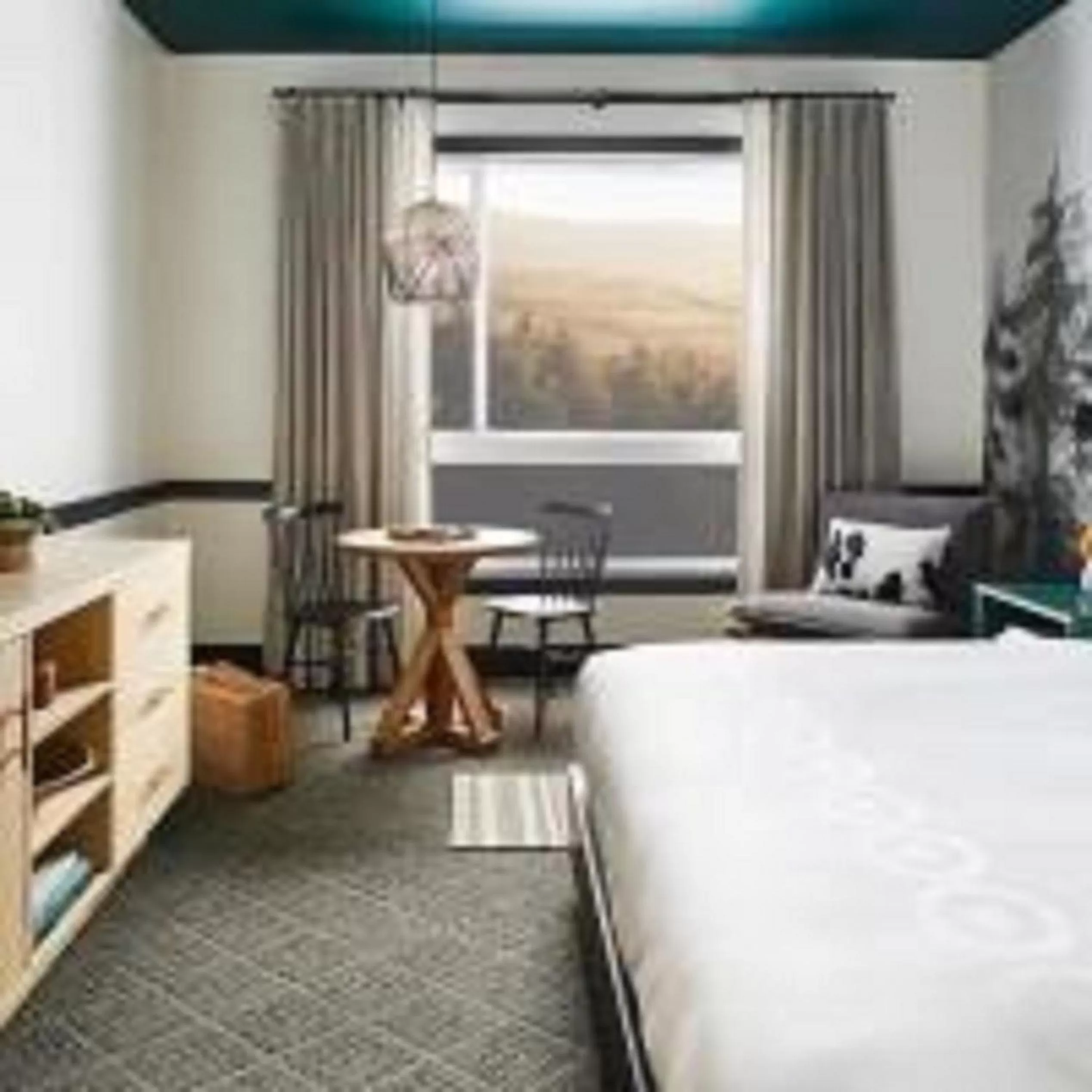 Photo of the whole room, Bed in El Capitan Hotel