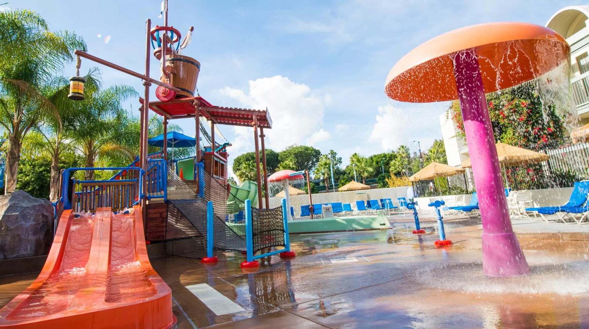 Aqua park in Howard Johnson by Wyndham Anaheim Hotel & Water Playground