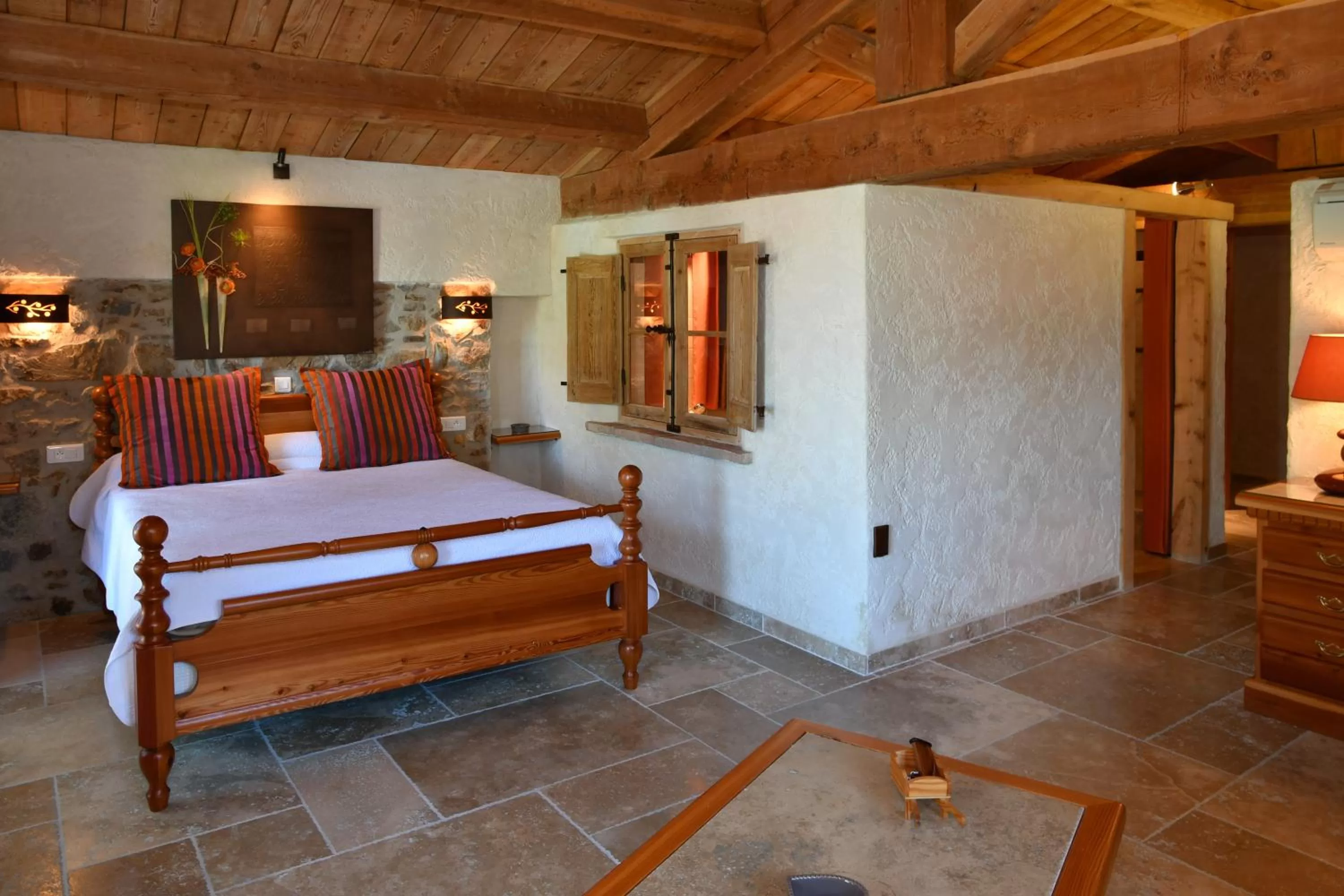 Photo of the whole room, Bed in L' Escapade Hôtel & Restaurant