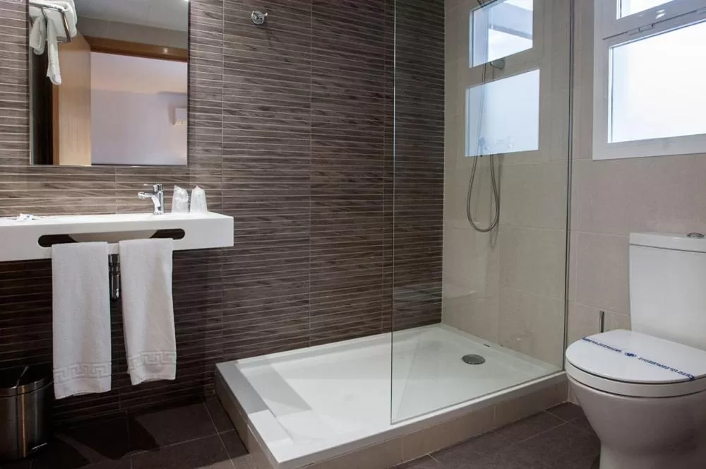 Shower in Hotel Montesol Benidorm