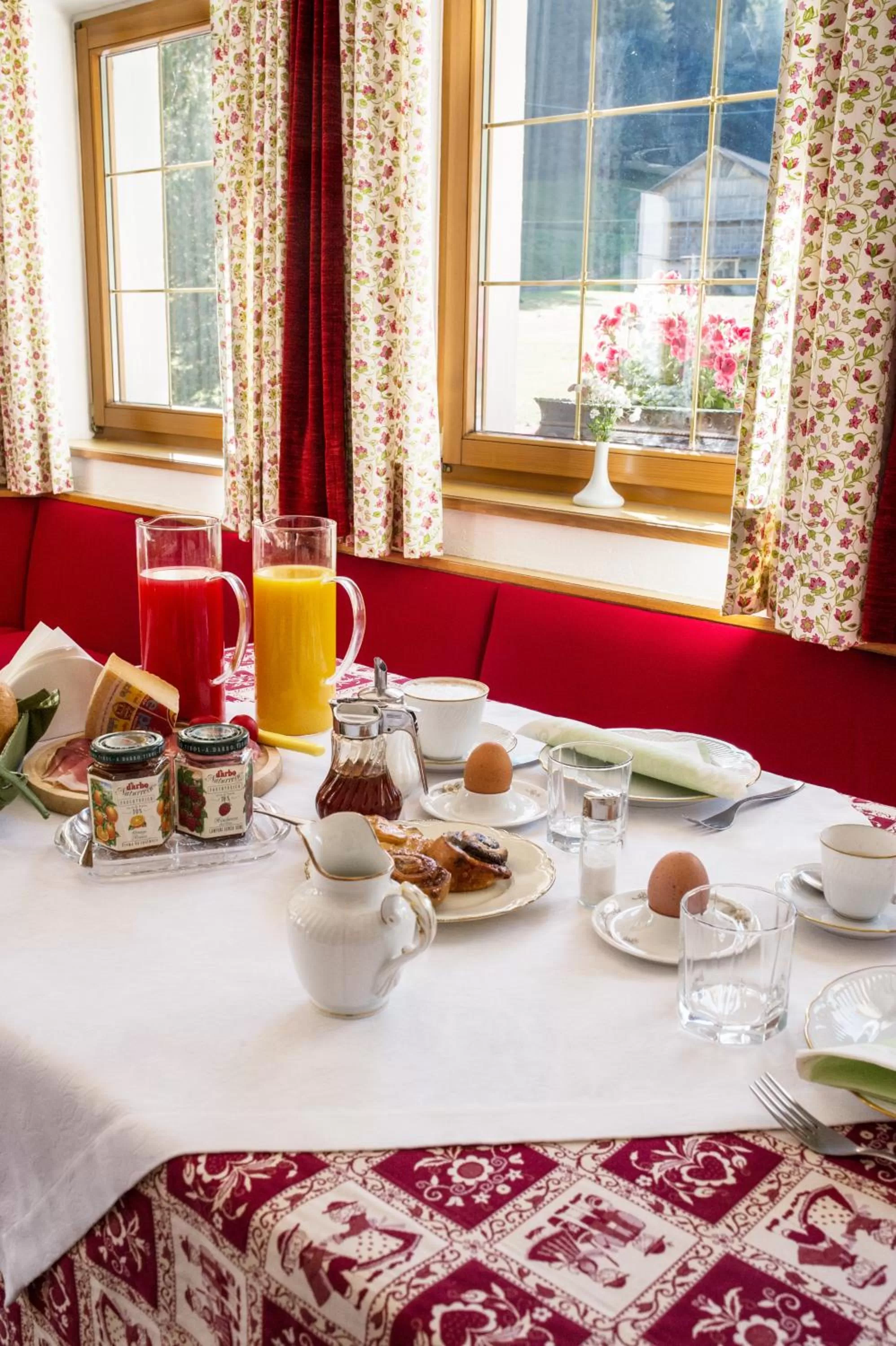 Continental breakfast in Villa Insam