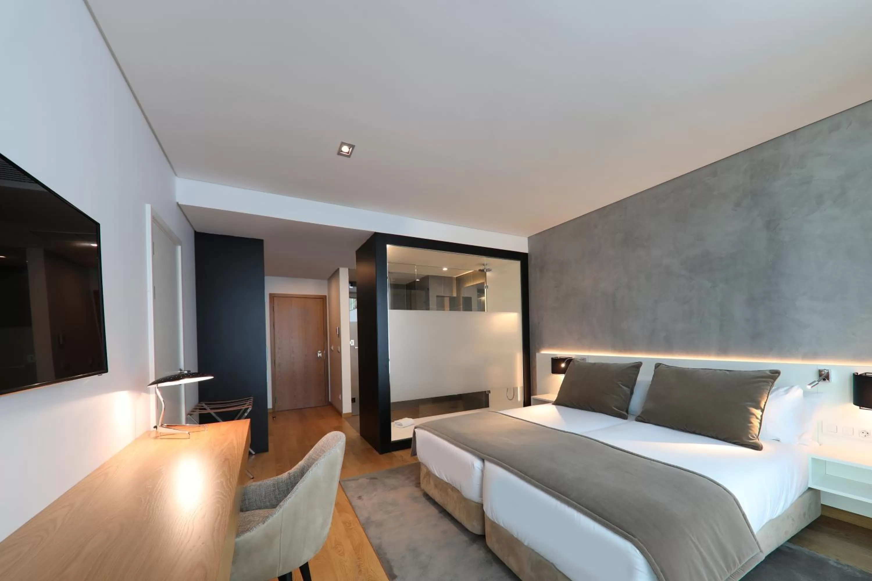 Photo of the whole room, Bed in Iberostar Selection Lisboa