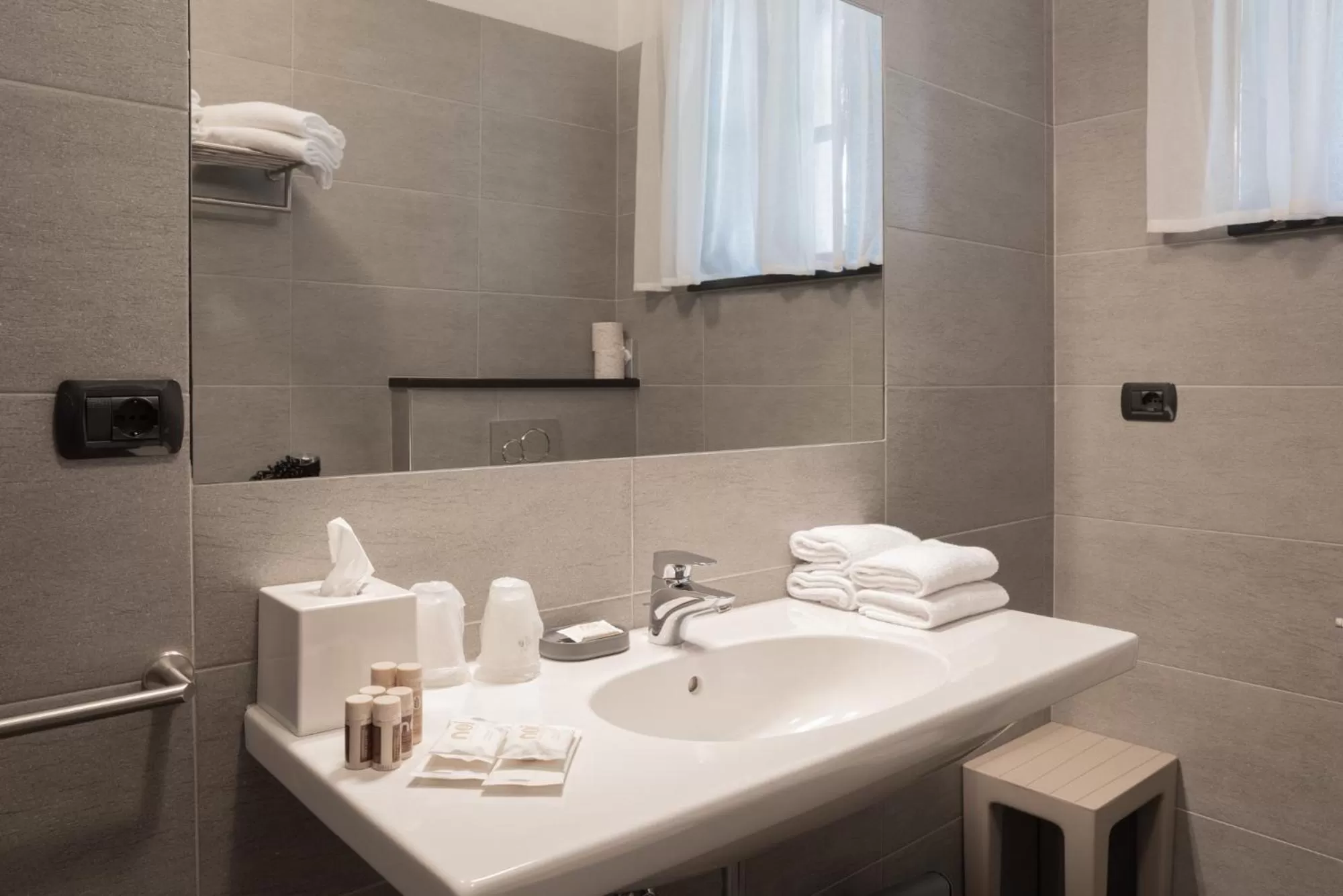 Bathroom in Le Torri - Castiglione Falletto