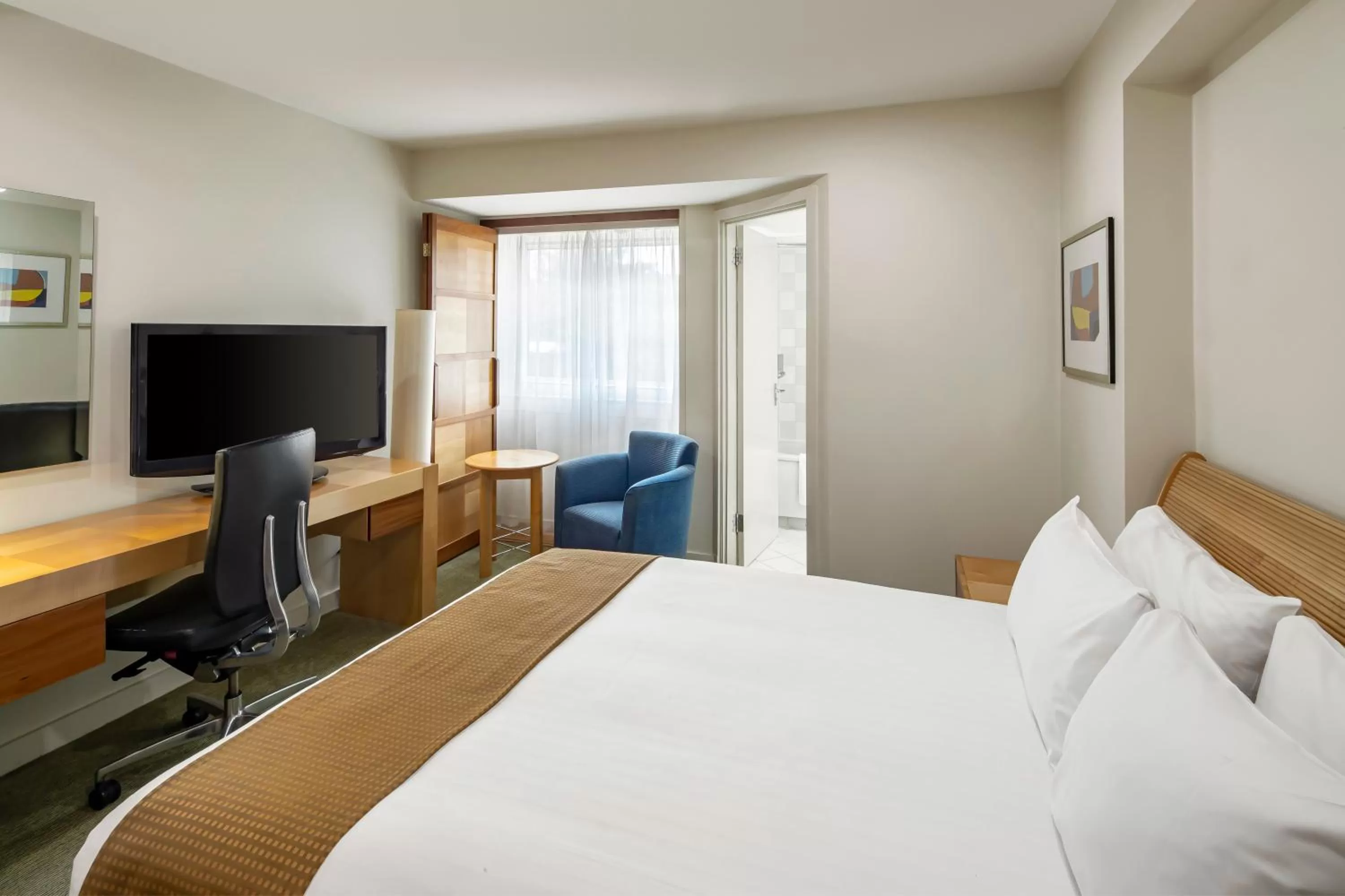 Bedroom, Bed in Holiday Inn Basingstoke by IHG
