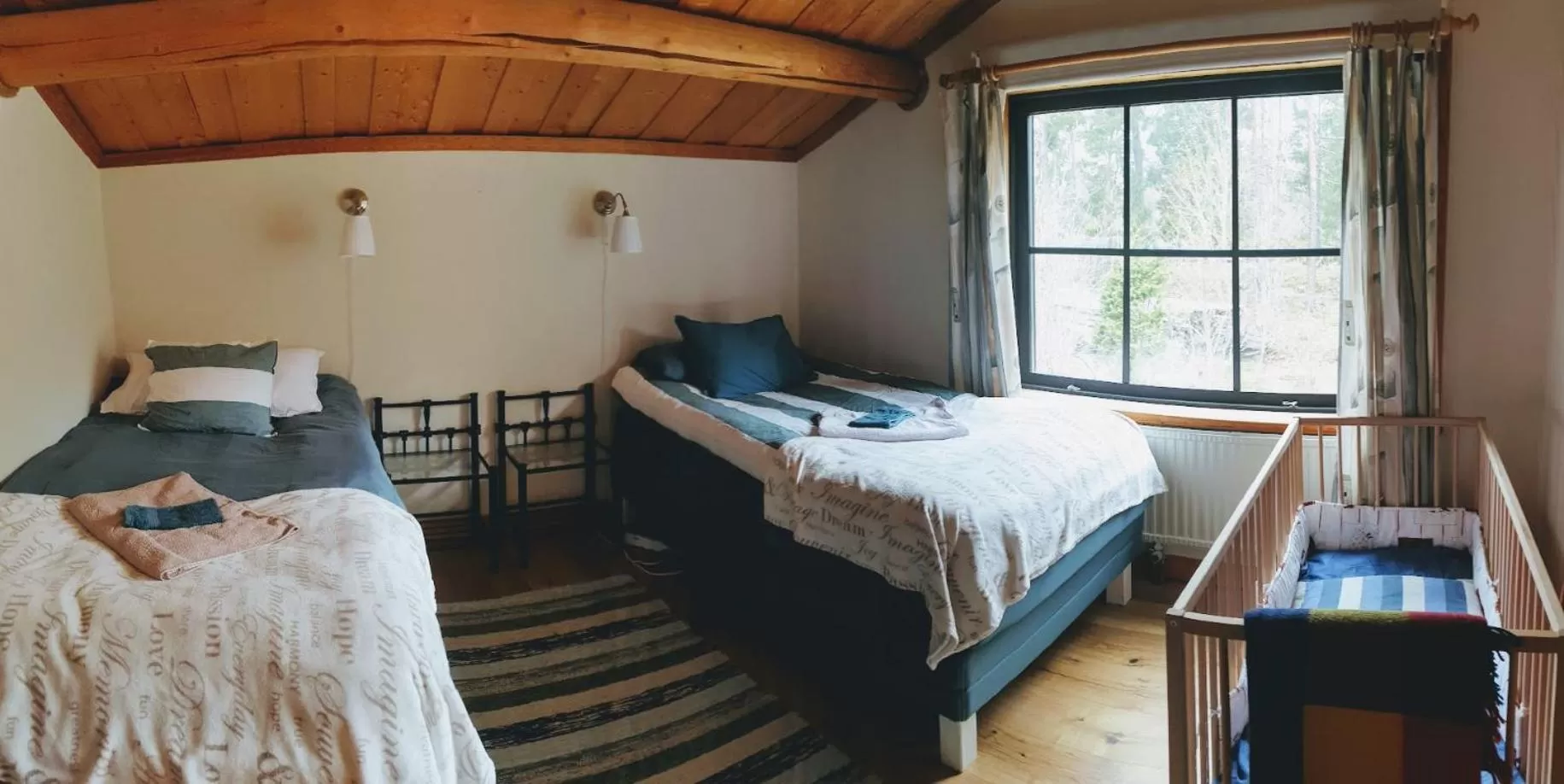 Bed in Woodstock B&B & Studio Apartments