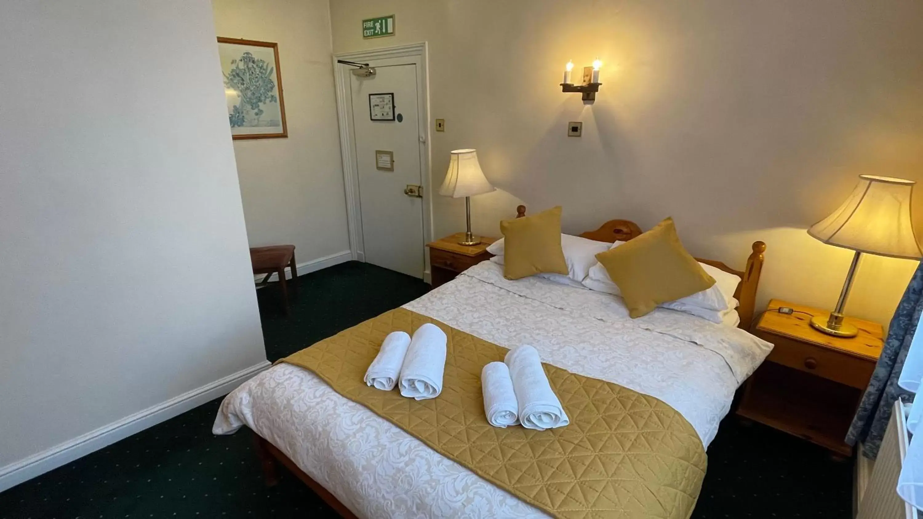 Standard Double Room in Crown Hotel Standard Double Room in Crown Hotel