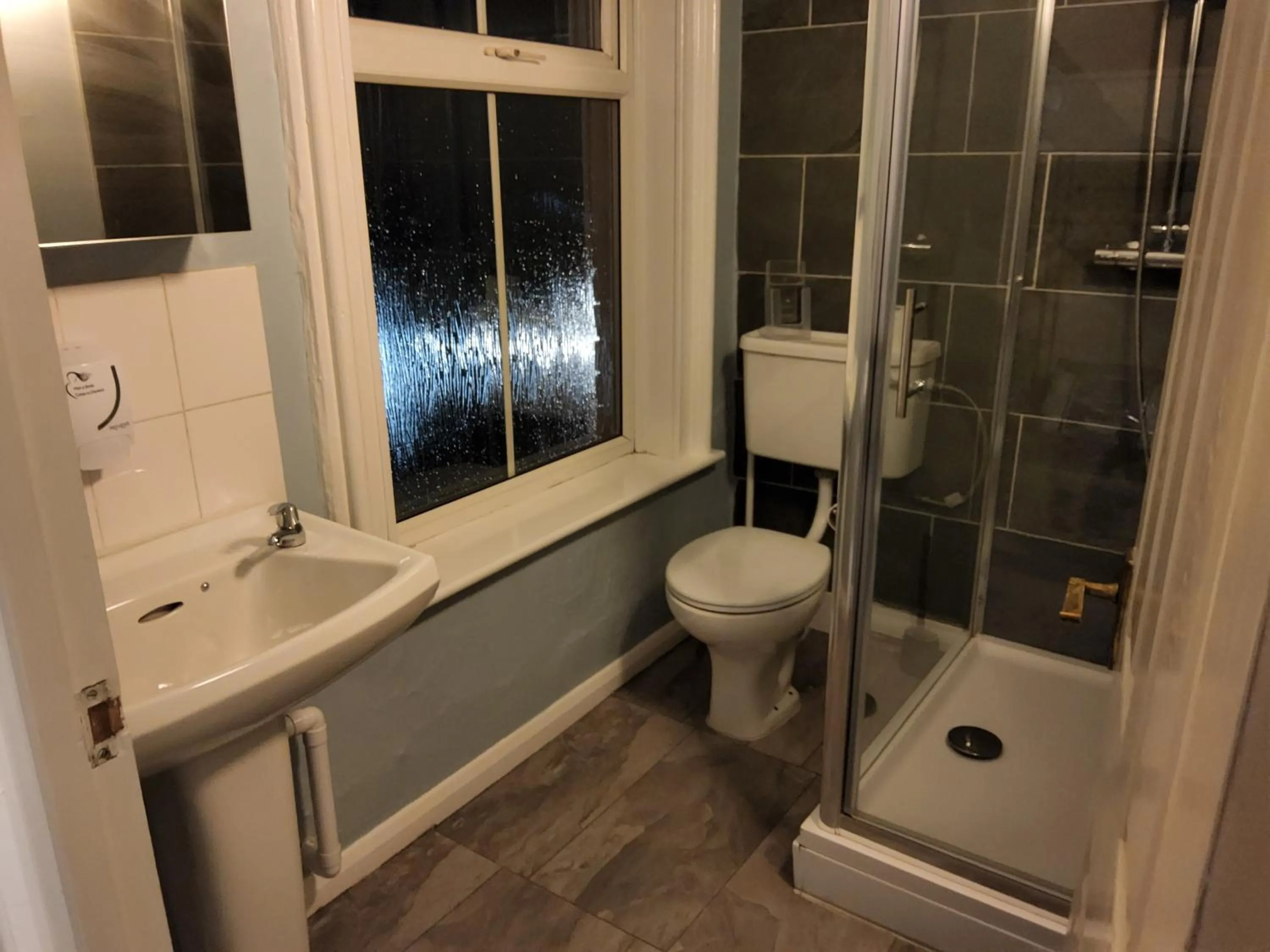 Bathroom in The Avenue Hotel