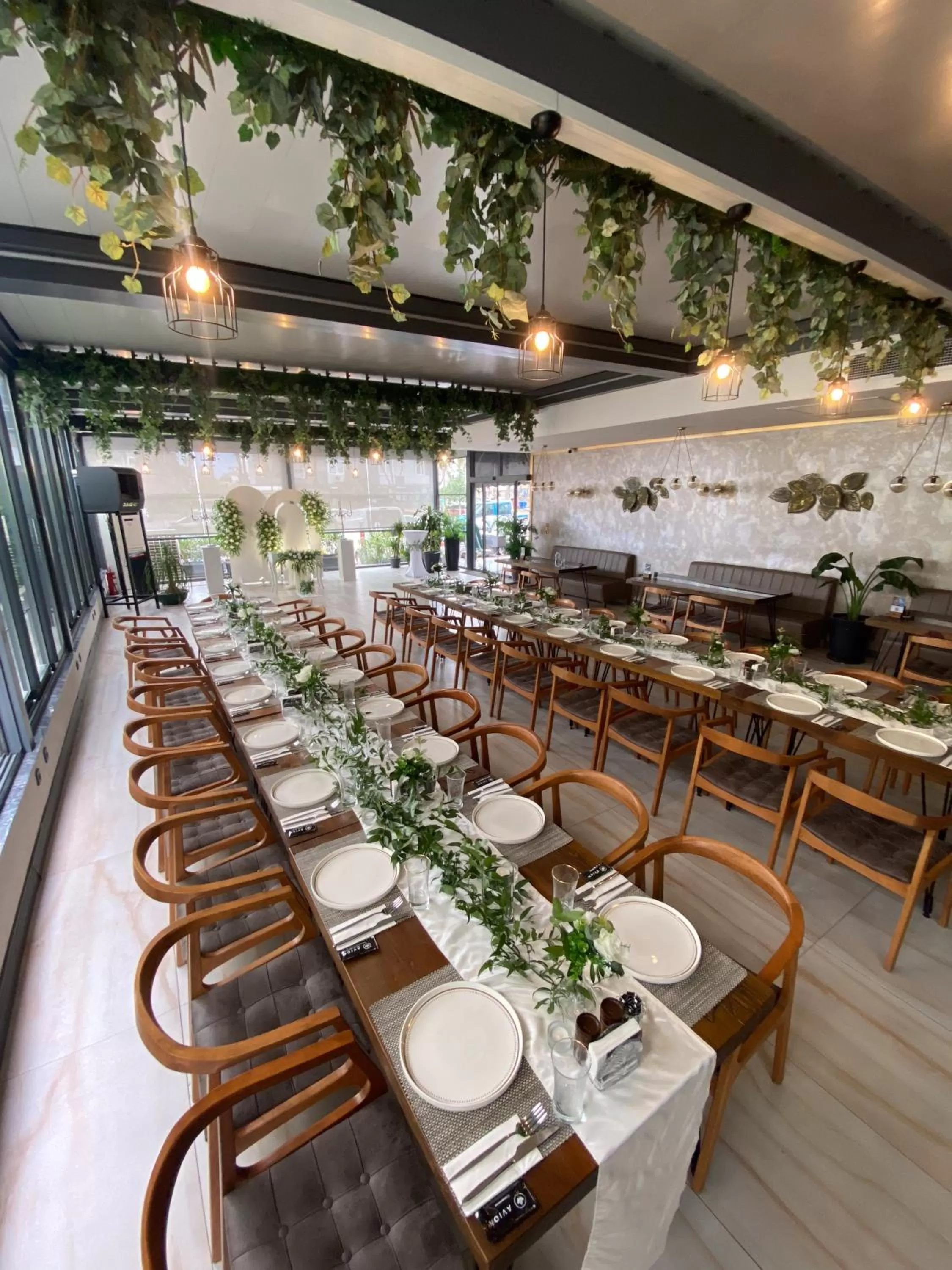 Restaurant/Places to Eat in Avion Suite Hotel