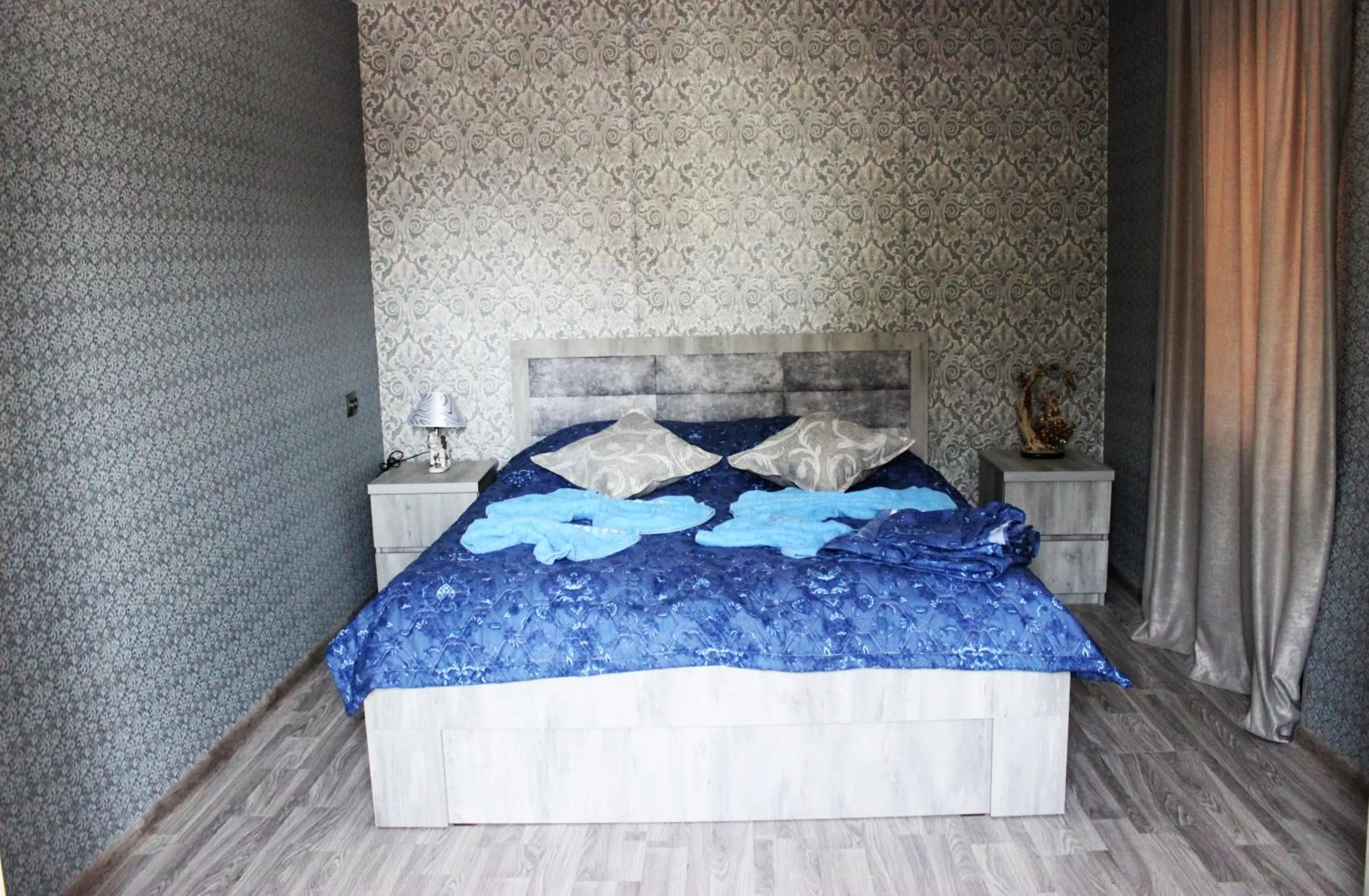 TV and multimedia, Bed in Golden Way