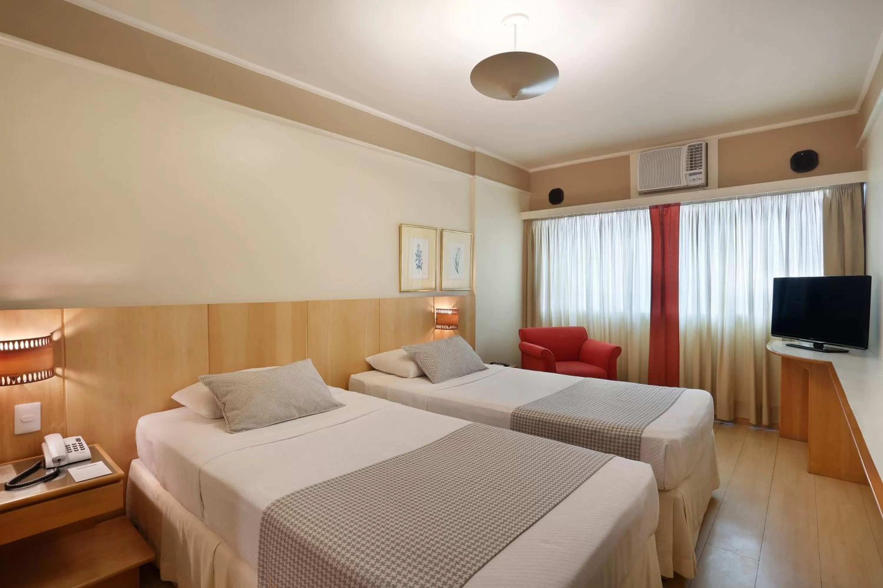 Photo of the whole room, Bed in Mirasol Copacabana Hotel