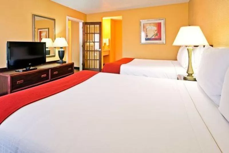 Photo of the whole room, Bed in Holiday Inn Express Hotel Fort Campbell-Oak Grove by IHG