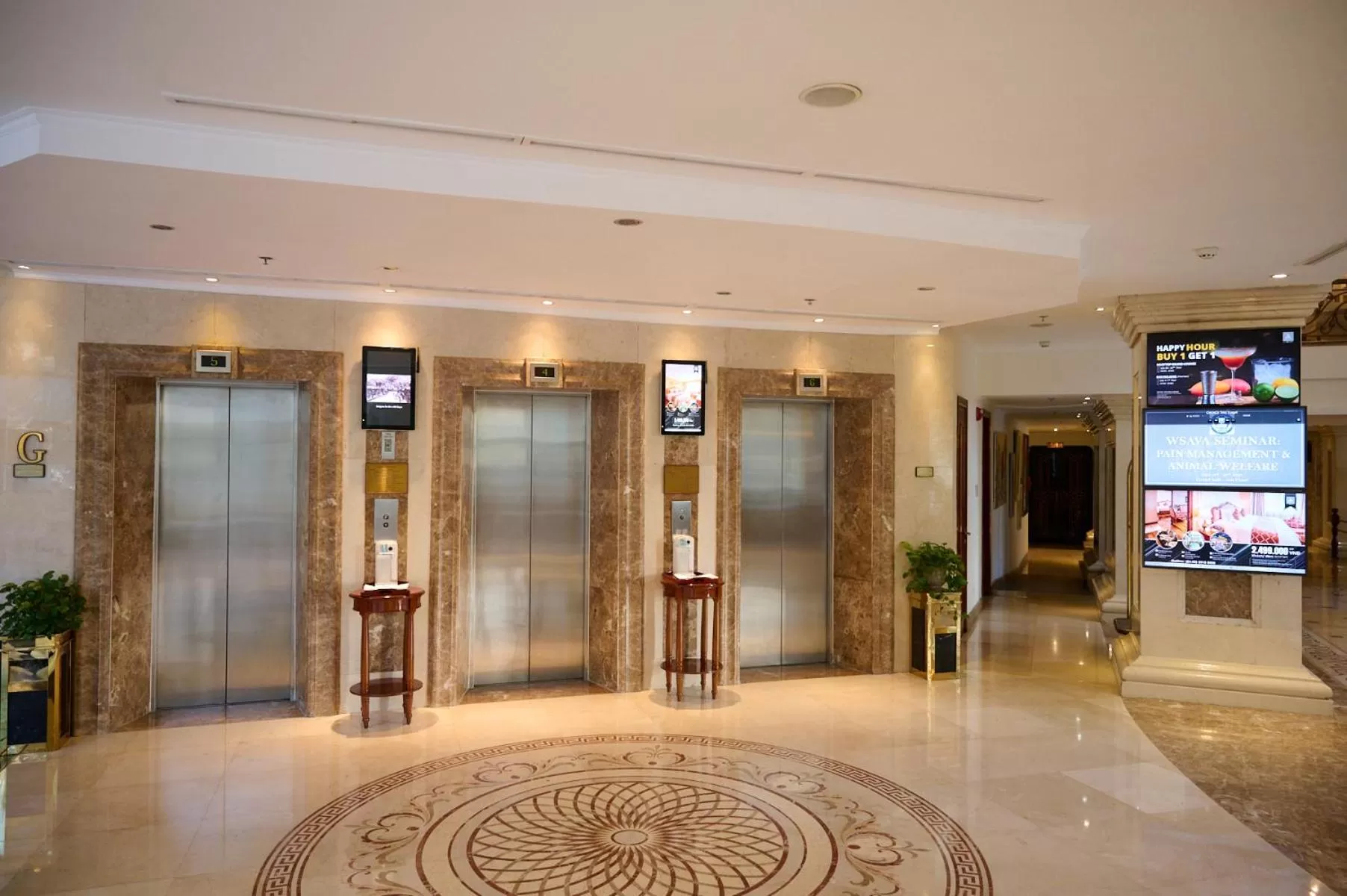 elevator in Hotel Grand Saigon