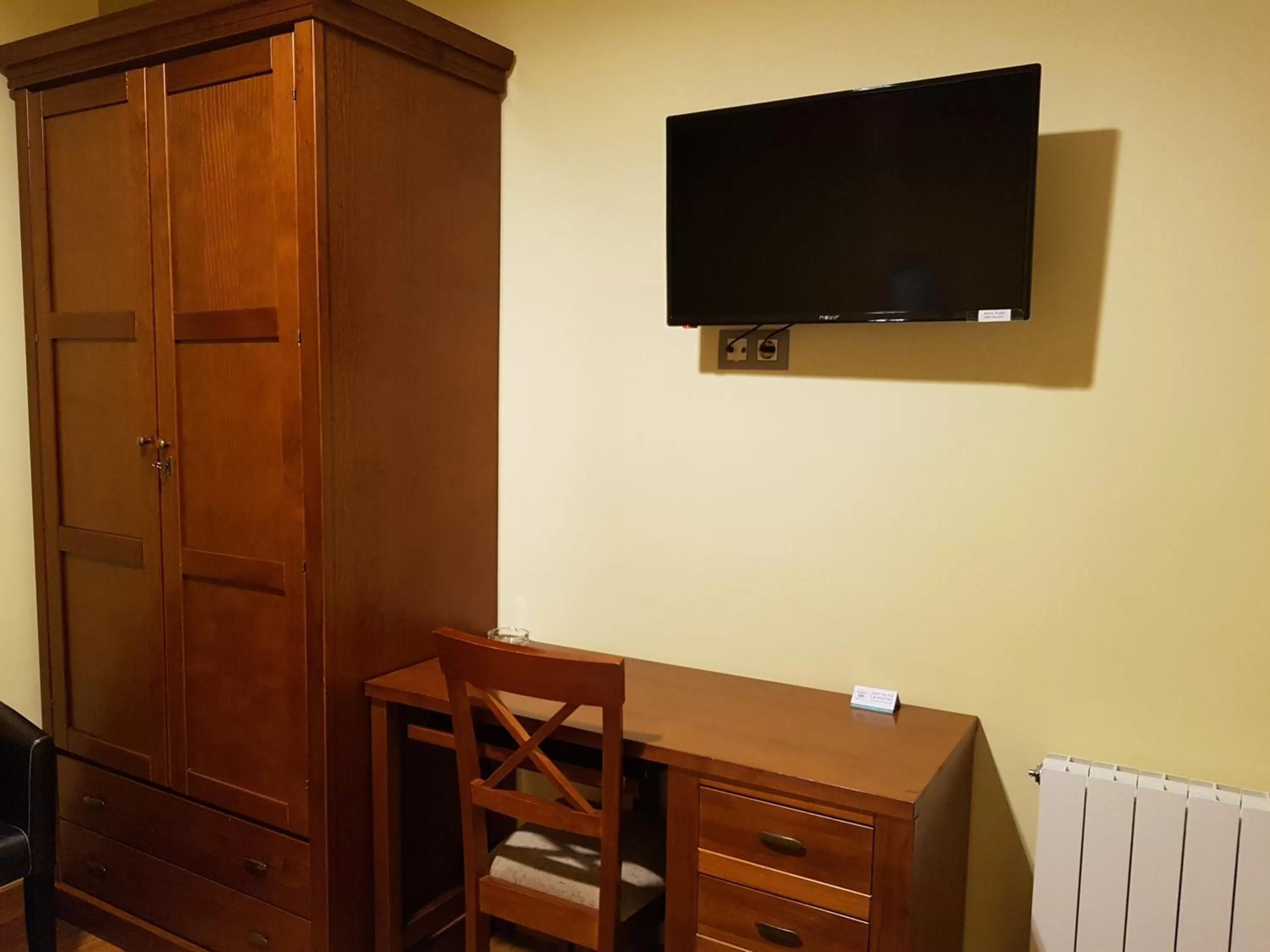 Communal lounge/ TV room in Hotel Reina Isabel