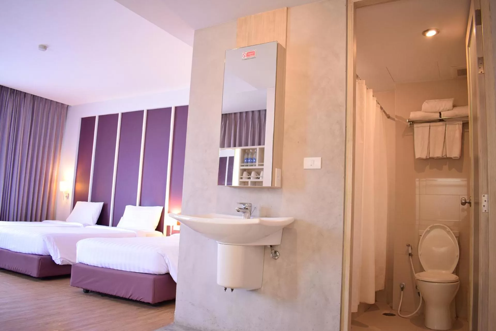 Bed in Trang Hotel Bangkok - SHA Plus