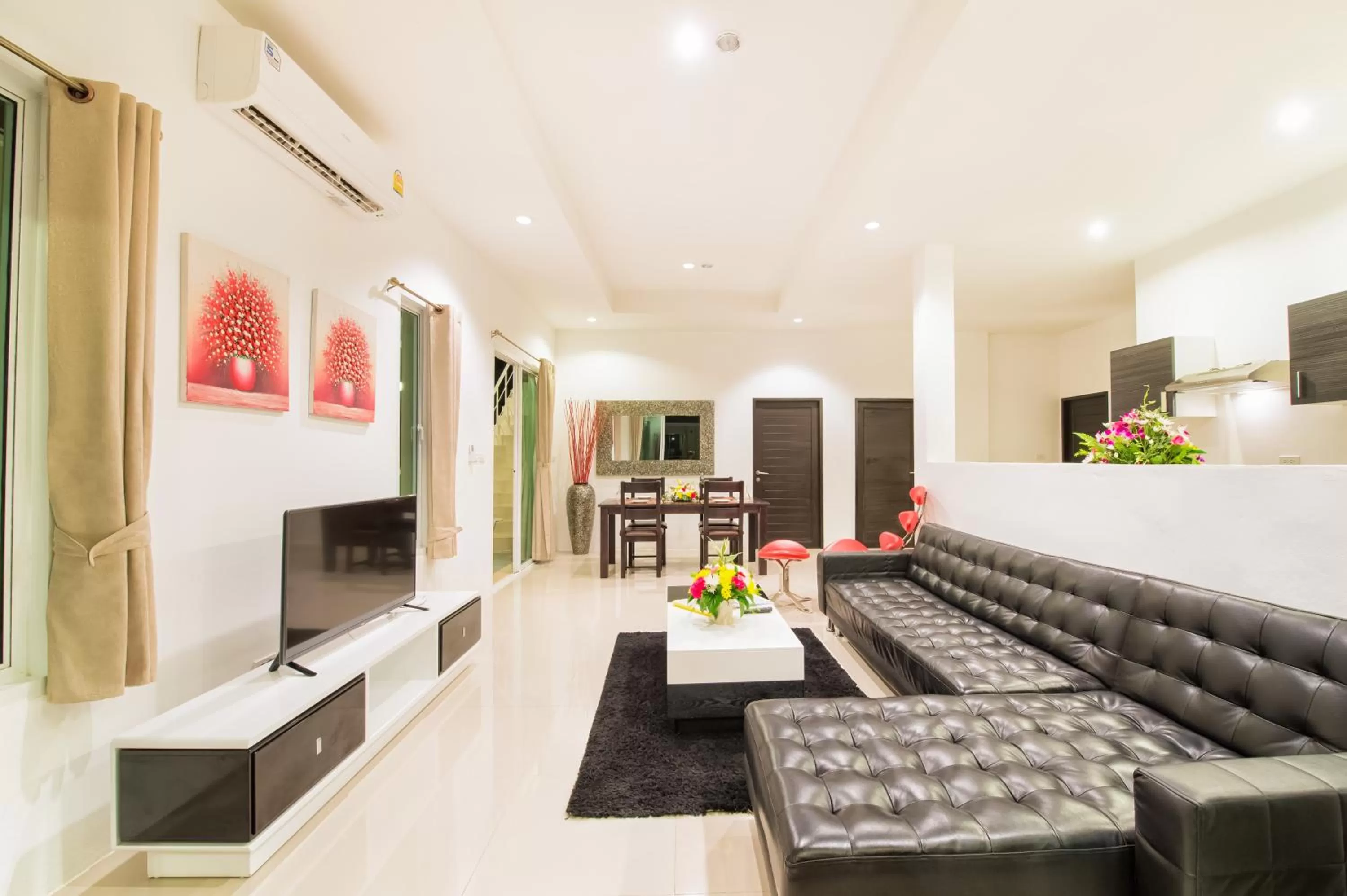 Living room in Oriental Beach Pearl Resort