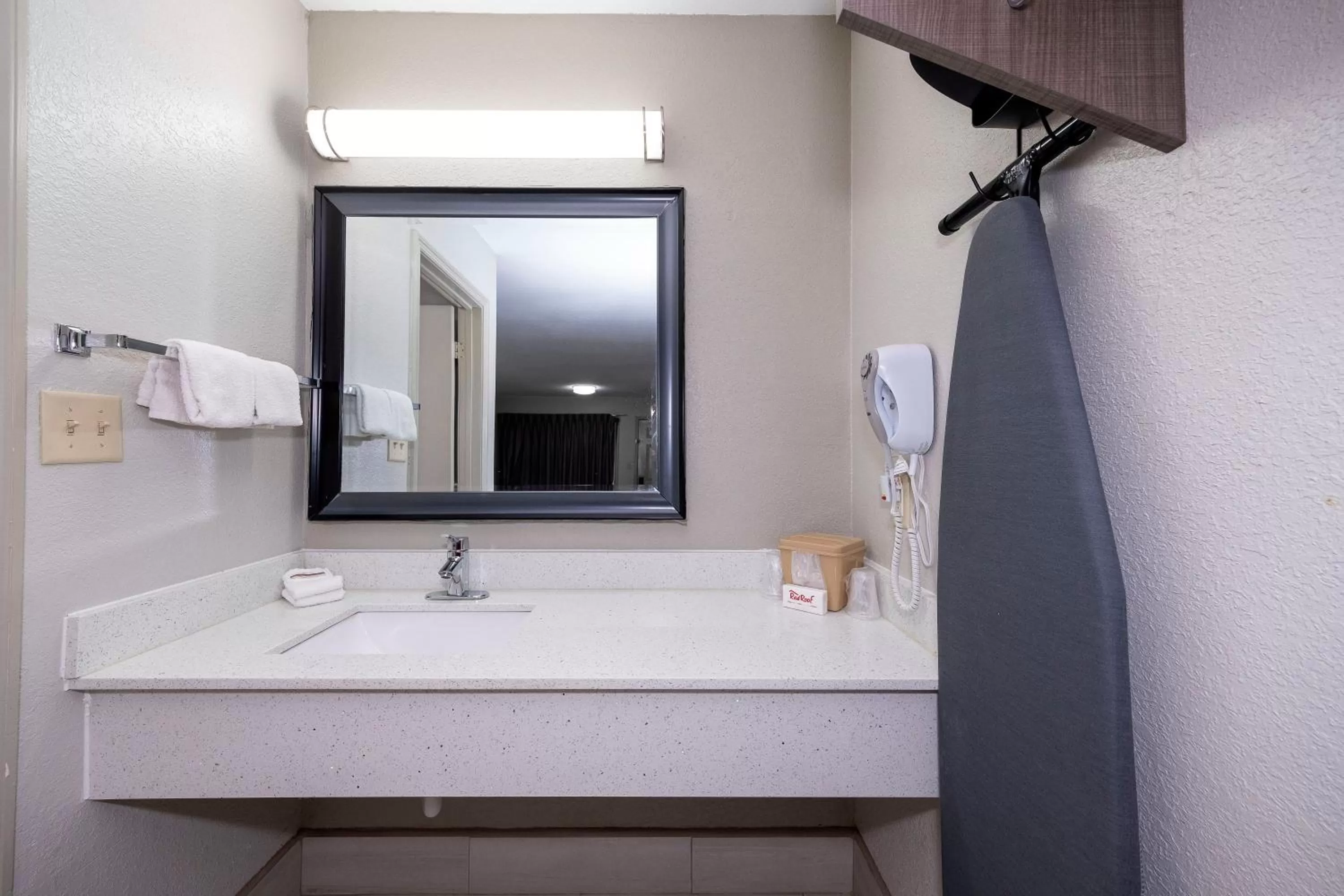 Bathroom in Red Roof Inn Bay Minette