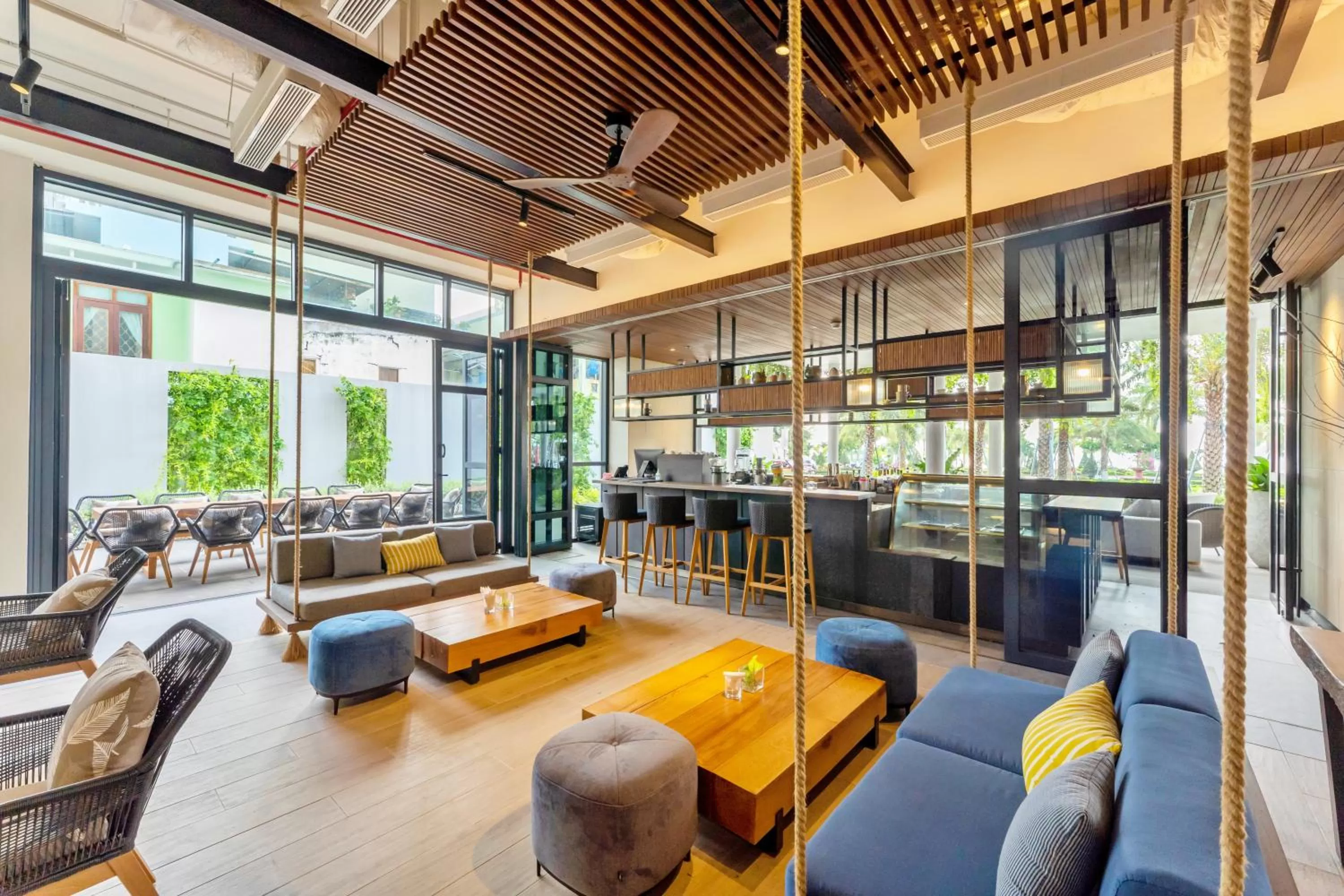 Lounge or bar in Anya Premier Beachfront Hotel Quy Nhon