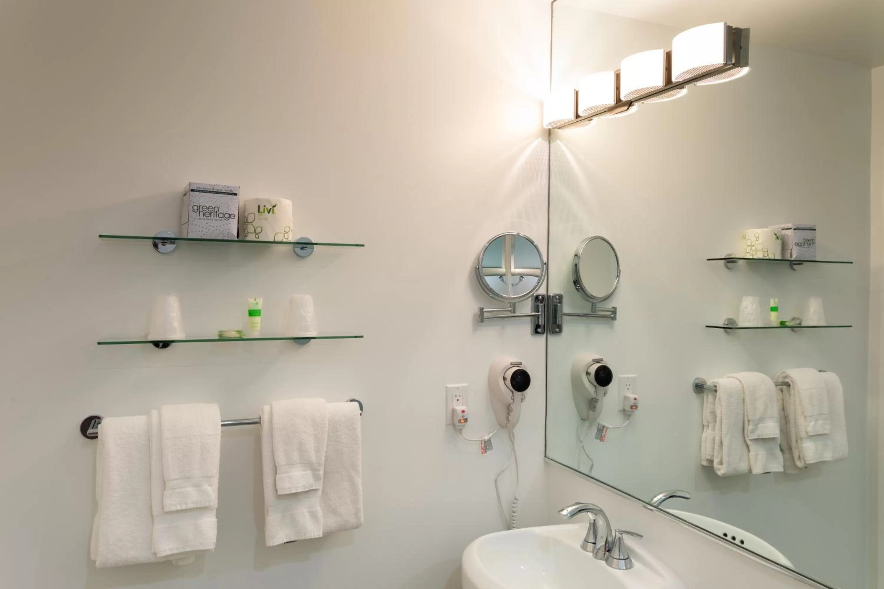 Bathroom in President Hotel