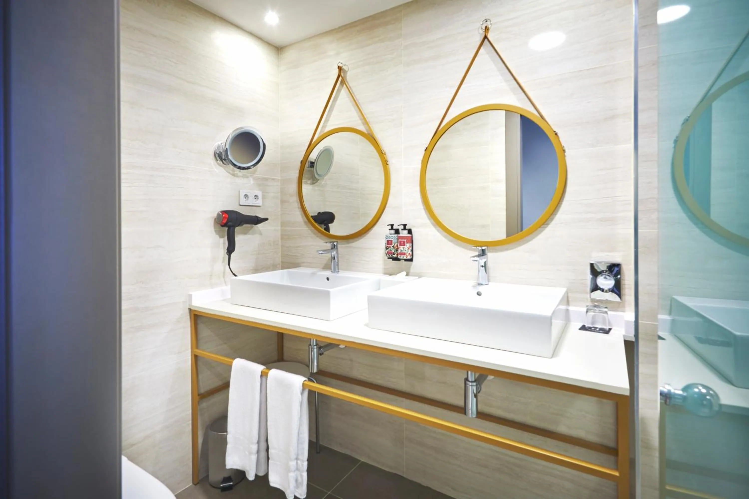 Bathroom in Hesperia Sevilla