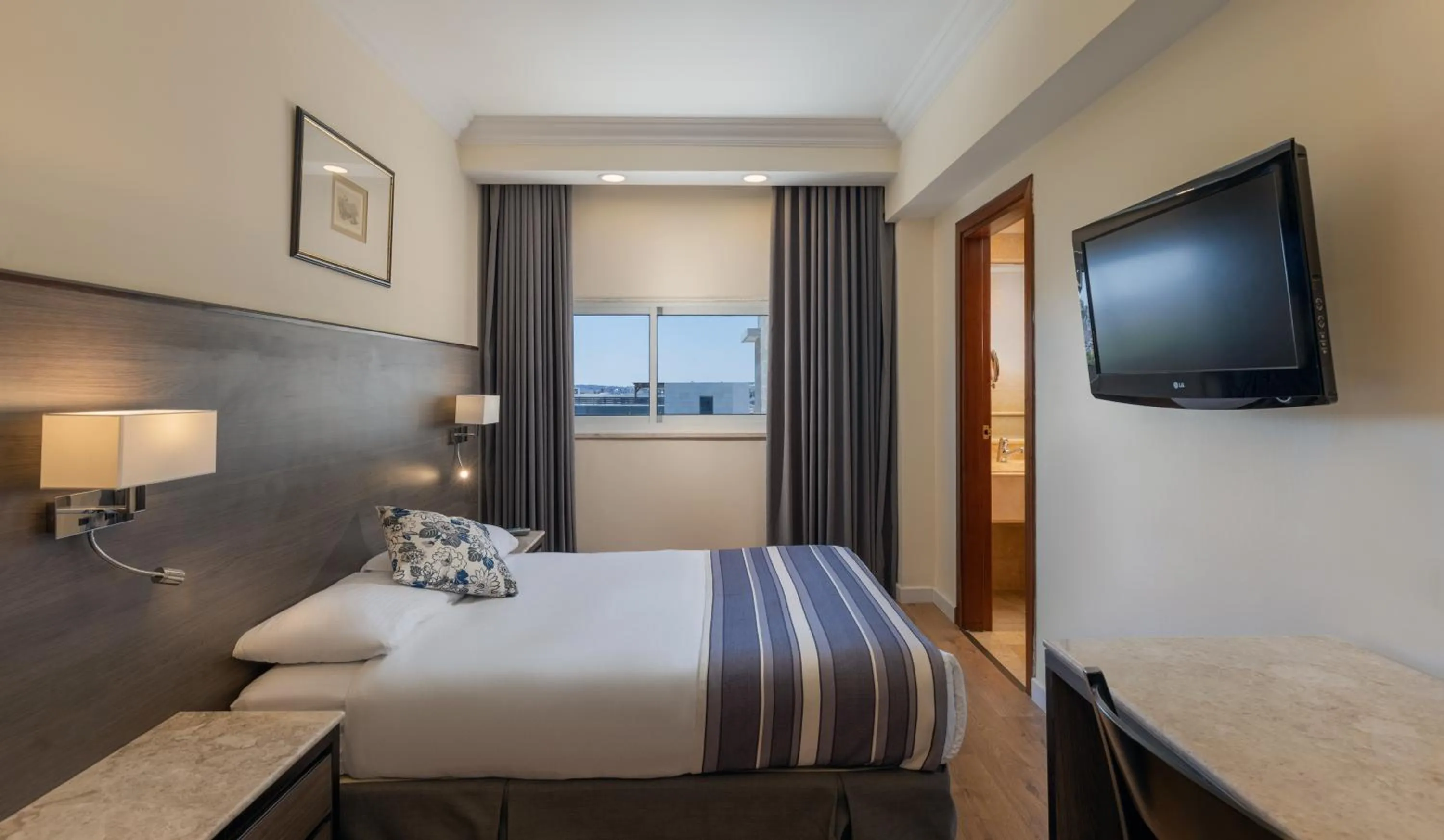 Bedroom, Bed in Ambassador Hotel