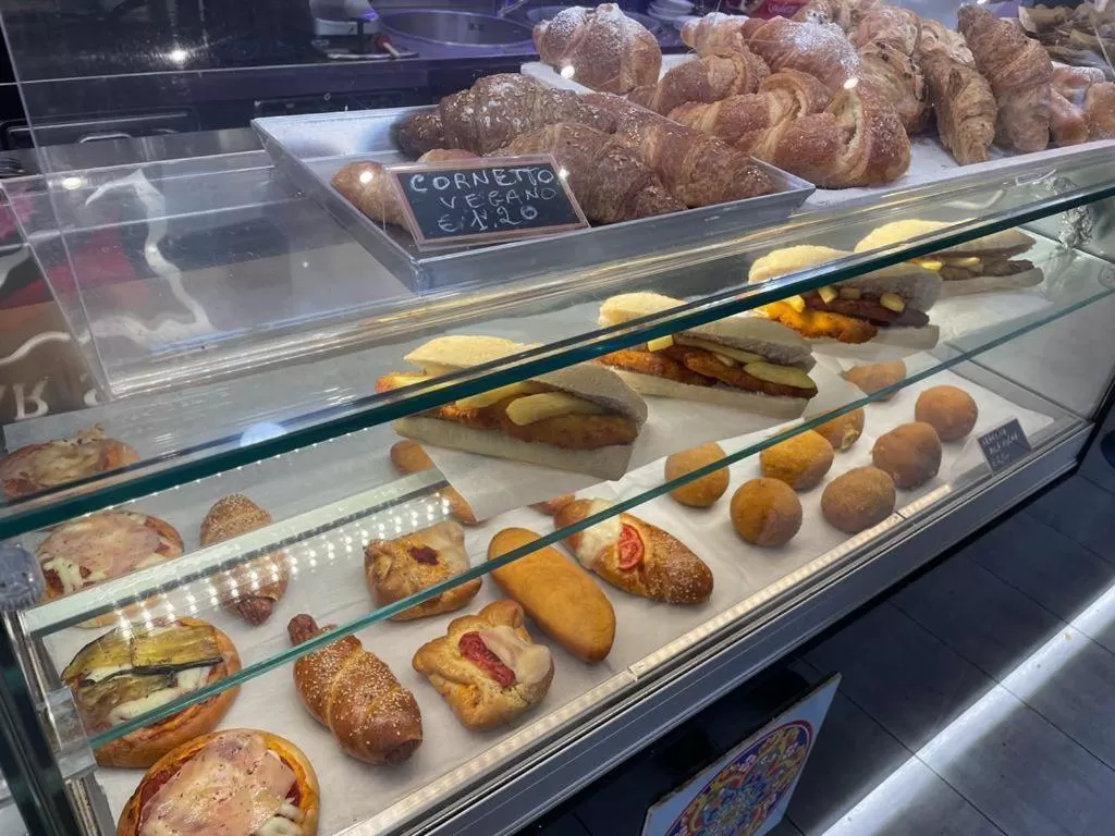 Breakfast in B&B metro B 10 passi dalla metro B