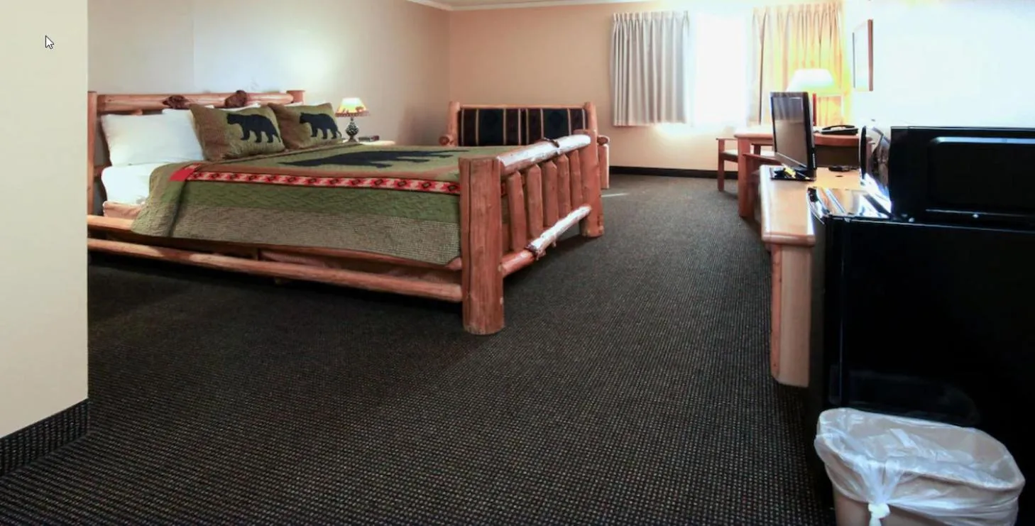 TV/Entertainment Center in YellowstonePark Inn&Suites