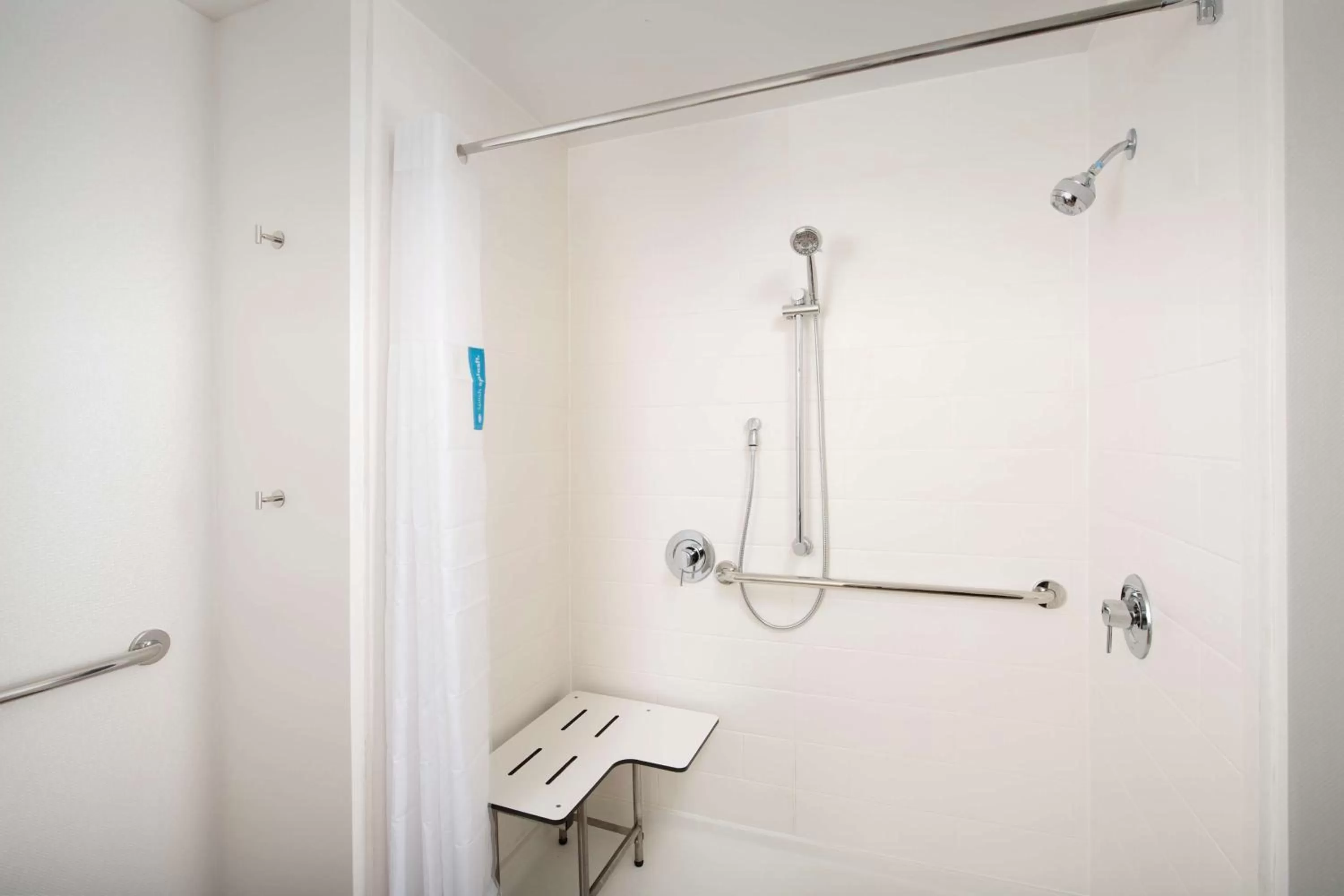 Bathroom in Hampton Inn & Suites San Antonio Lackland AFB SeaWorld