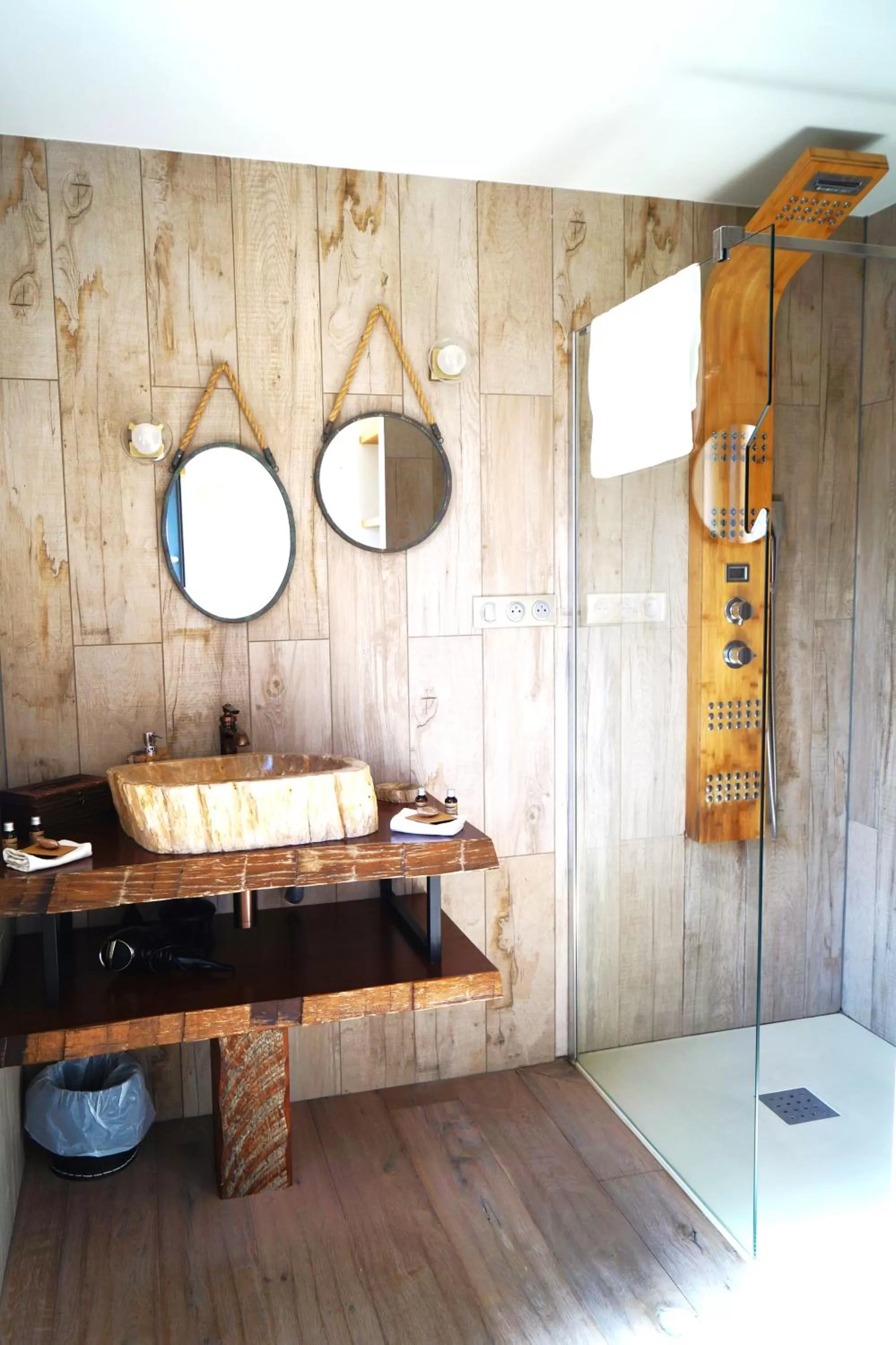 Shower in Écolodges du Golf du Sauternais